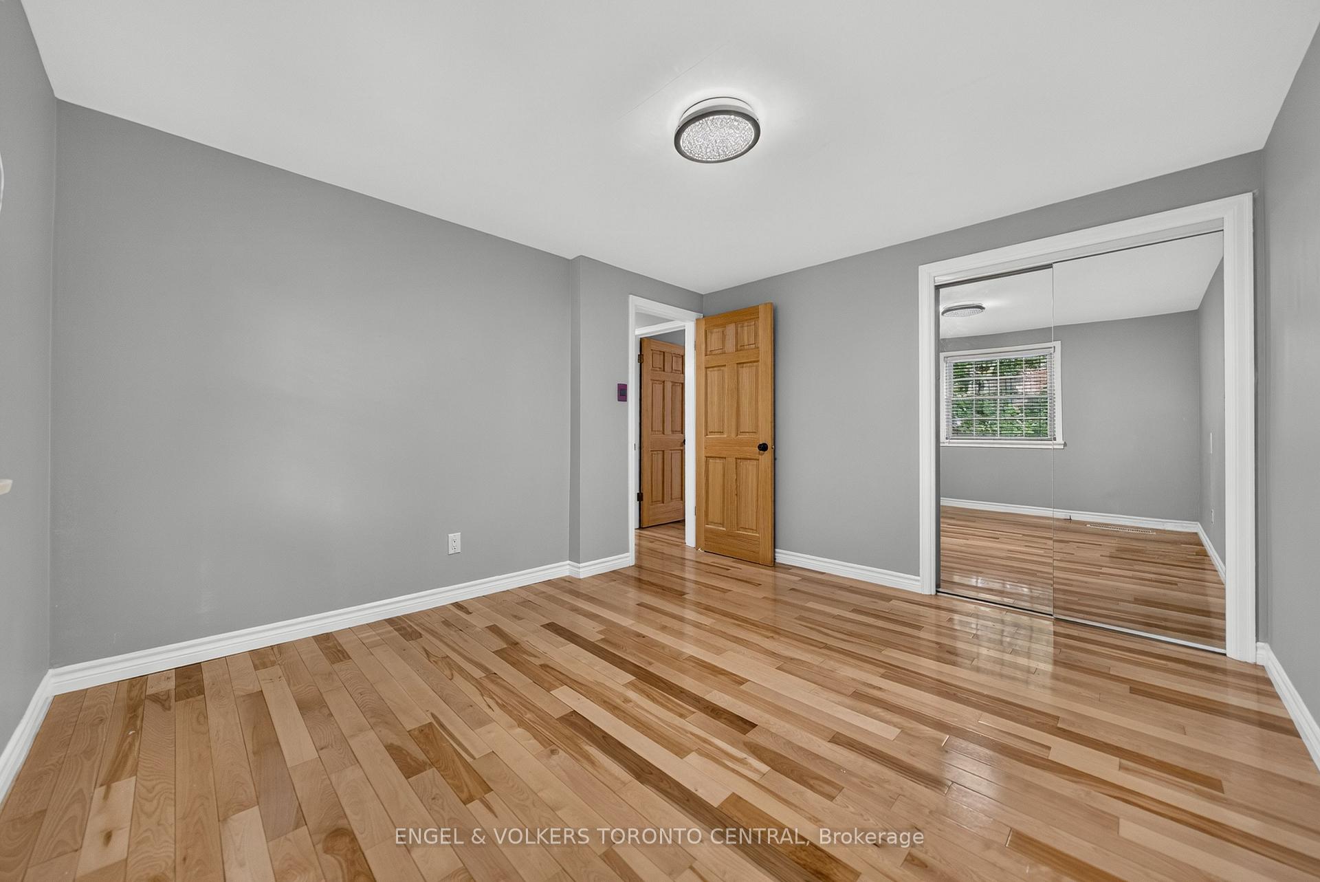 Photo 33 of 256 Shakespeare Drive, Waterloo, Beechwood — HOMEH