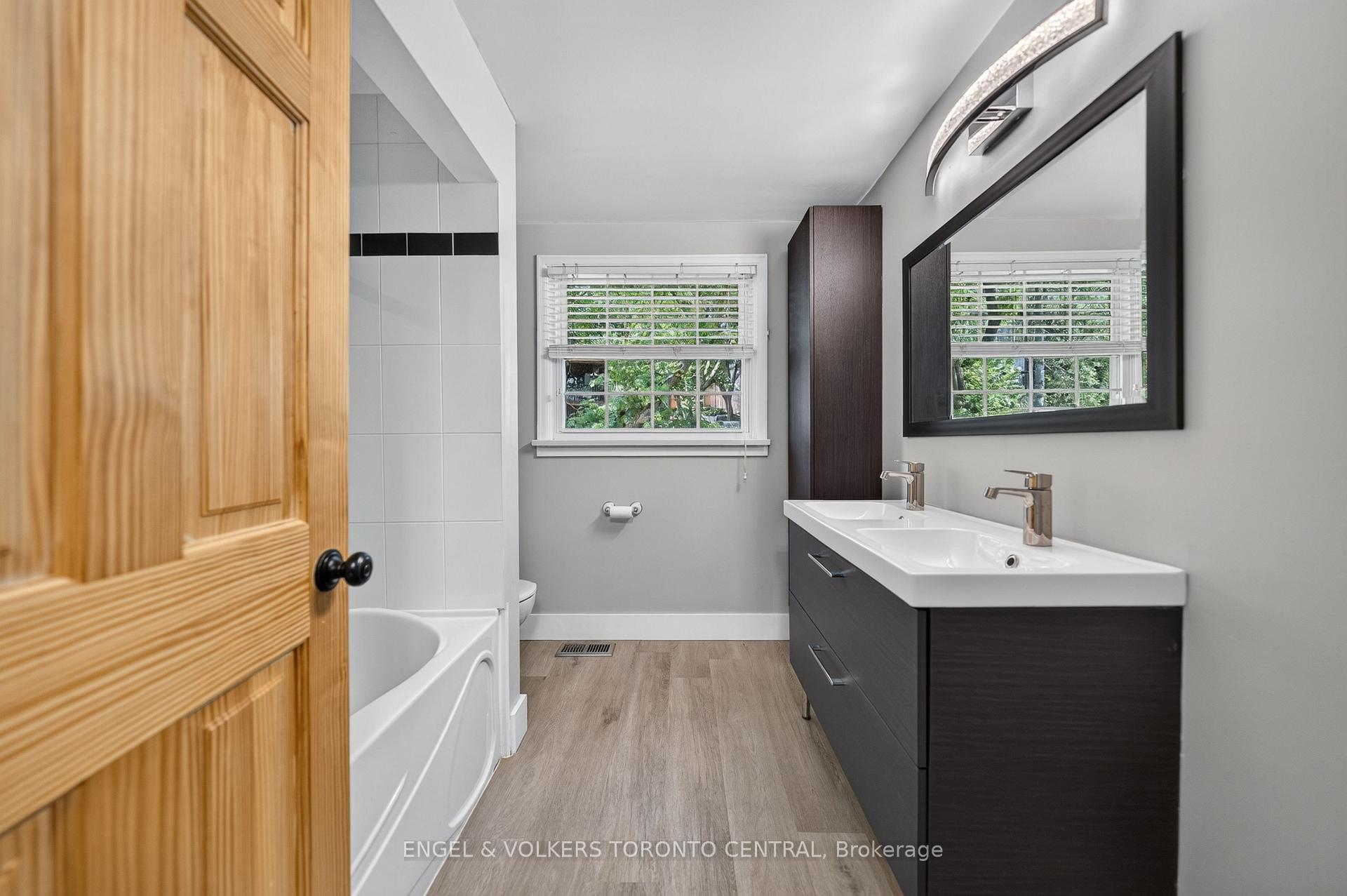 Photo 34 of 256 Shakespeare Drive, Waterloo, Beechwood — HOMEH