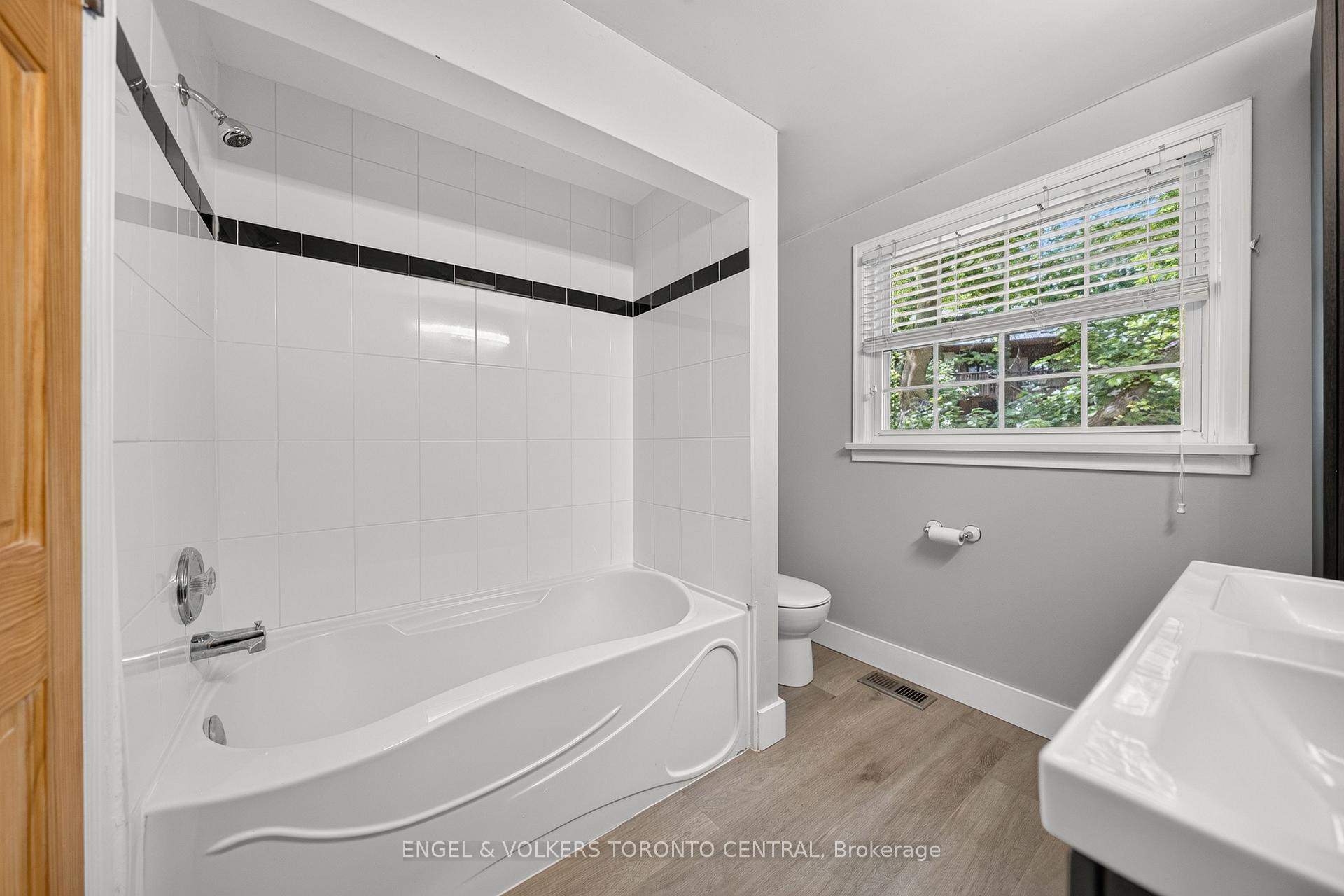 Photo 35 of 256 Shakespeare Drive, Waterloo, Beechwood — HOMEH
