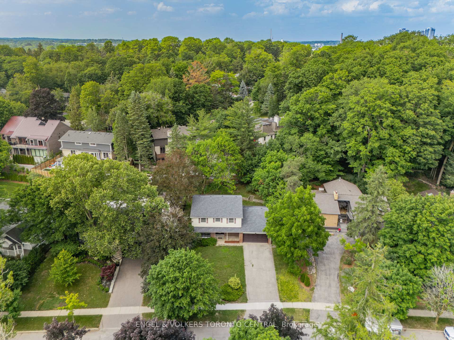 Photo 40 of 256 Shakespeare Drive, Waterloo, Beechwood — HOMEH