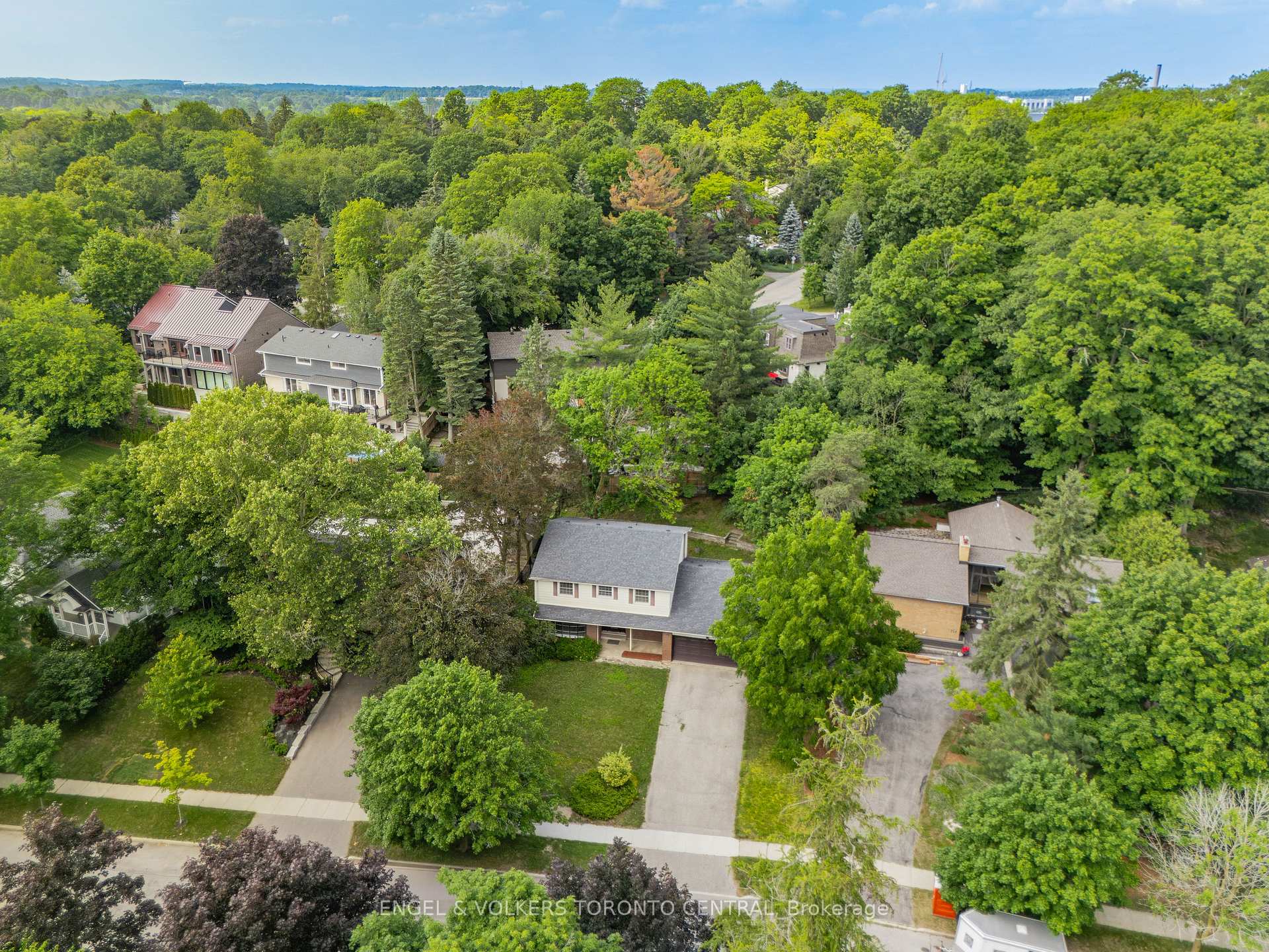 Photo 41 of 256 Shakespeare Drive, Waterloo, Beechwood — HOMEH