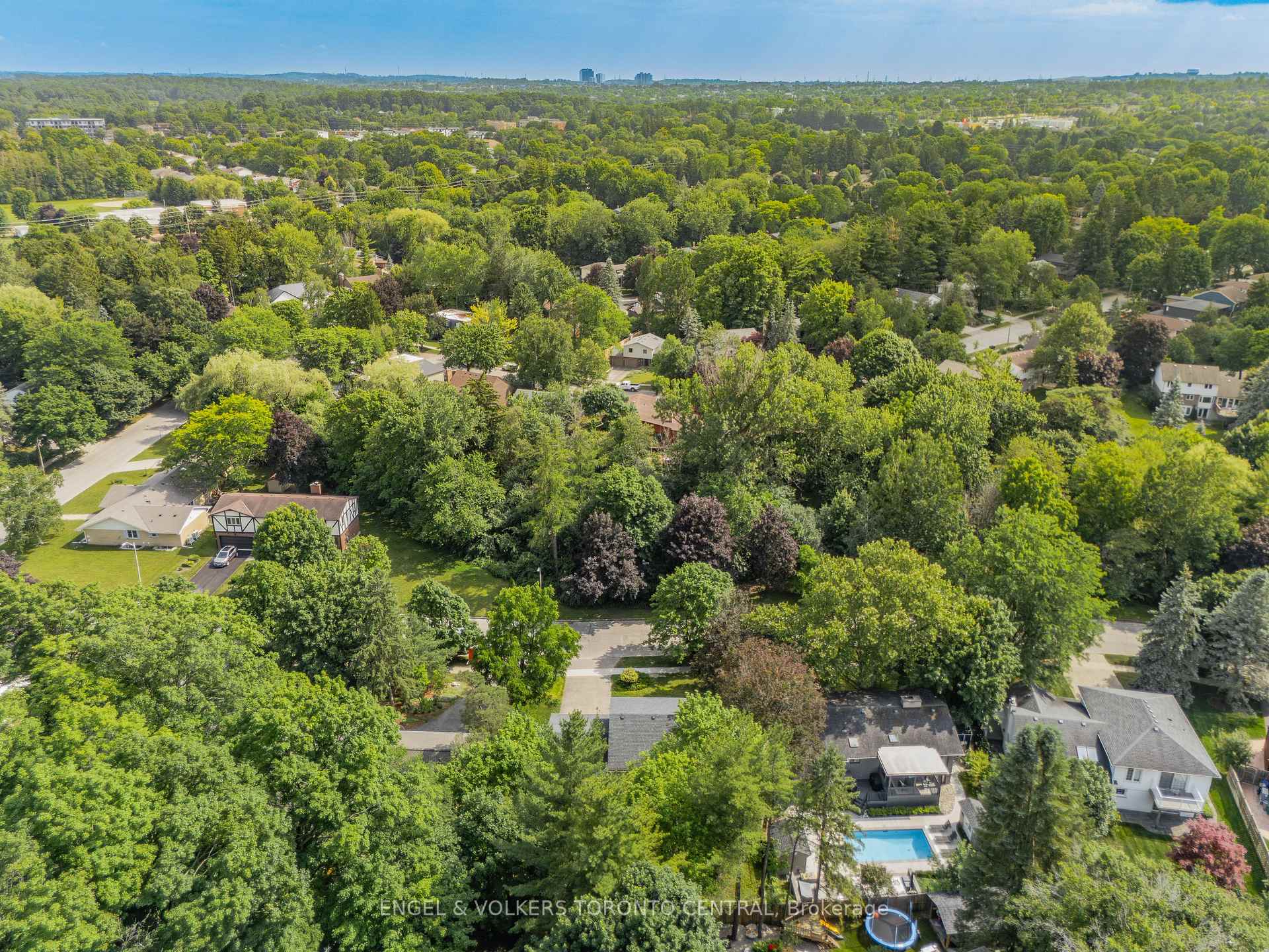 Photo 45 of 256 Shakespeare Drive, Waterloo, Beechwood — HOMEH