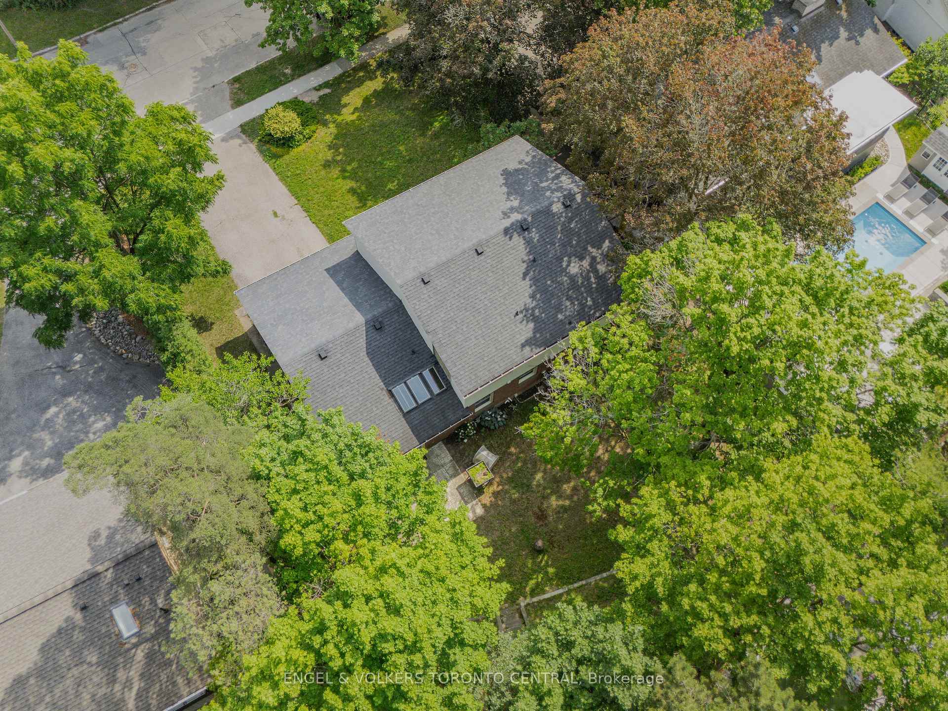 Photo 46 of 256 Shakespeare Drive, Waterloo, Beechwood — HOMEH