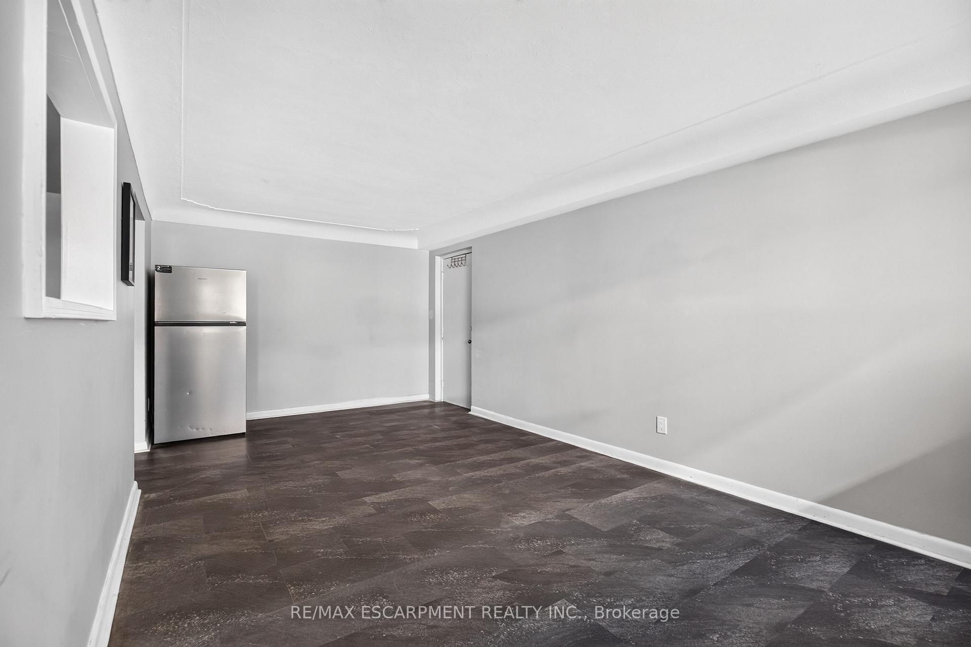 Photo 4 of Unit 1, 3 Applewood Avenue, Hamilton, Stoney Creek — HOMEH