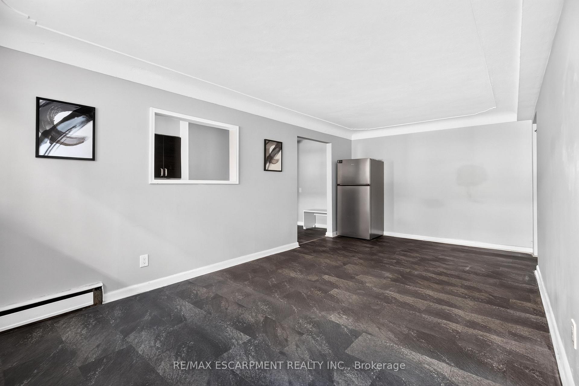 Photo 5 of Unit 1, 3 Applewood Avenue, Hamilton, Stoney Creek — HOMEH