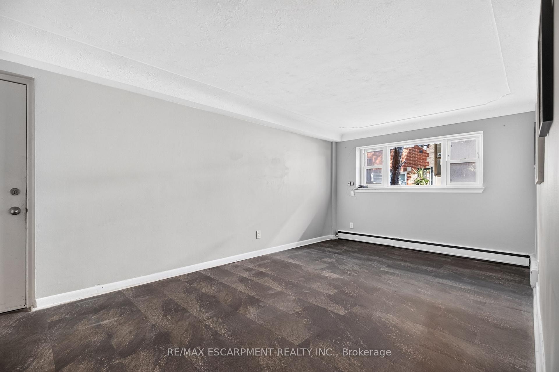 Photo 6 of Unit 1, 3 Applewood Avenue, Hamilton, Stoney Creek — HOMEH