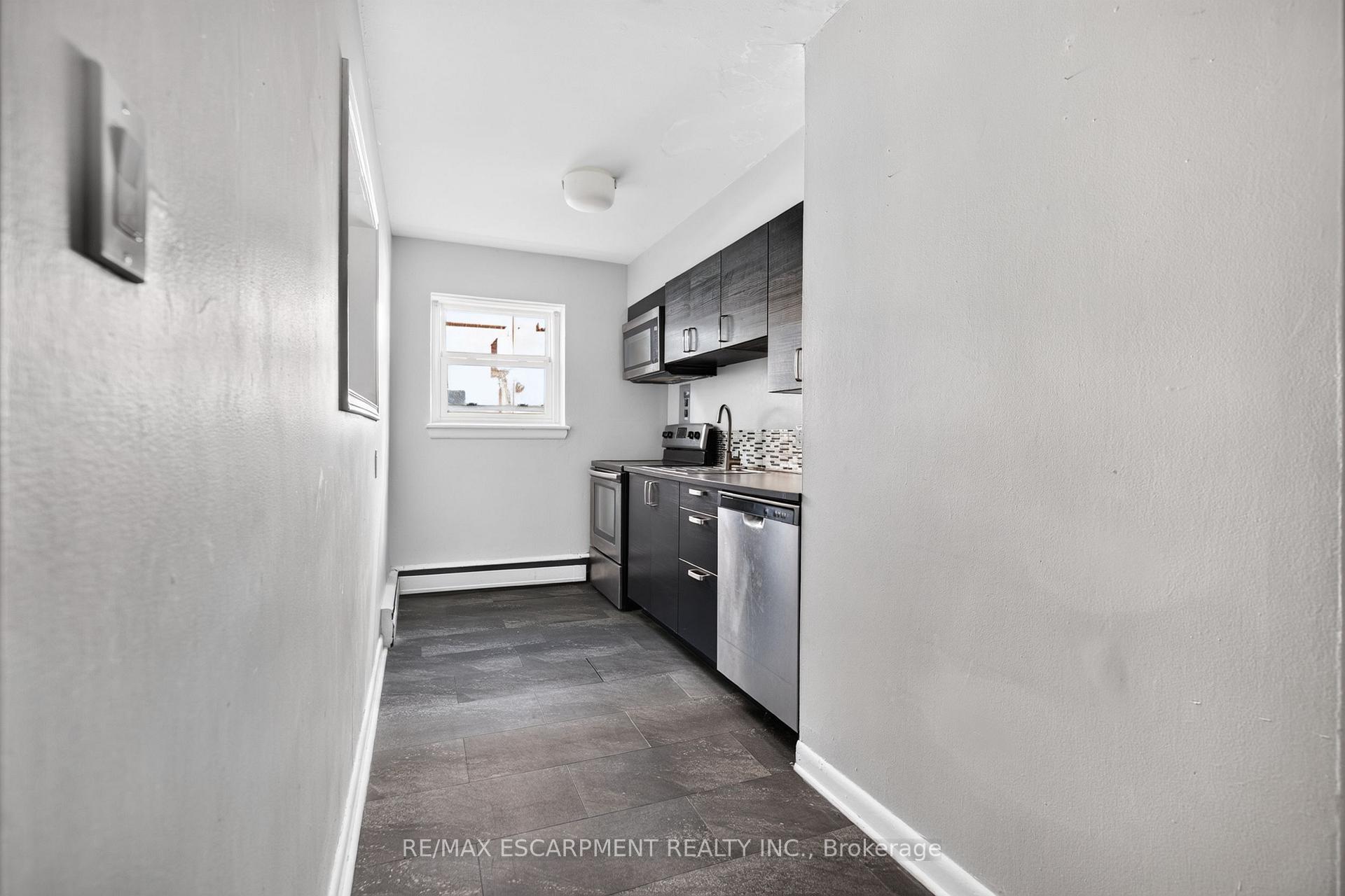 Photo 9 of Unit 1, 3 Applewood Avenue, Hamilton, Stoney Creek — HOMEH