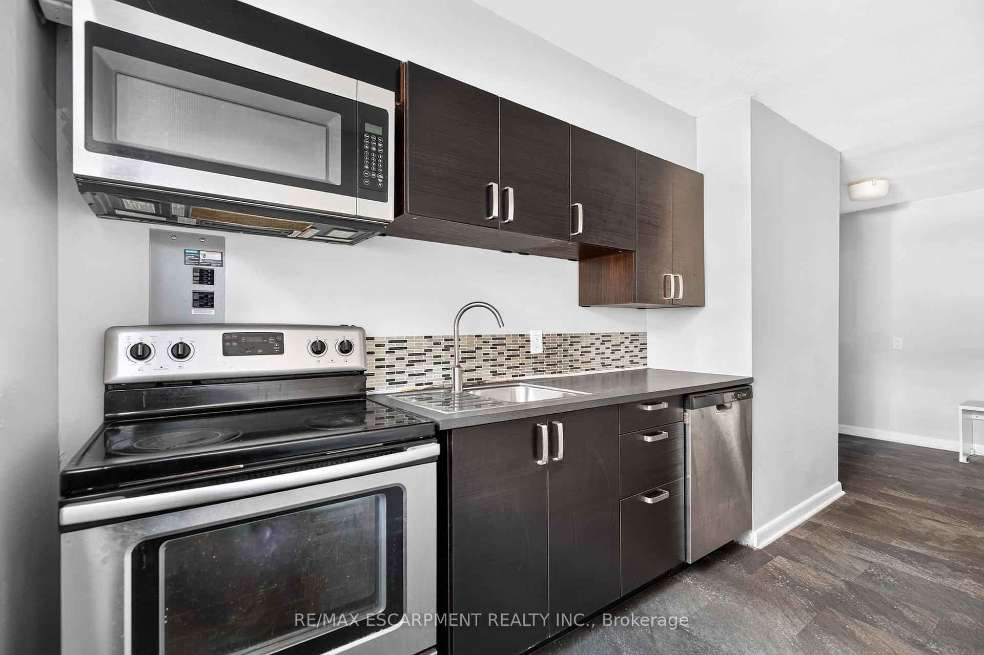 Photo 10 of Unit 1, 3 Applewood Avenue, Hamilton, Stoney Creek — HOMEH