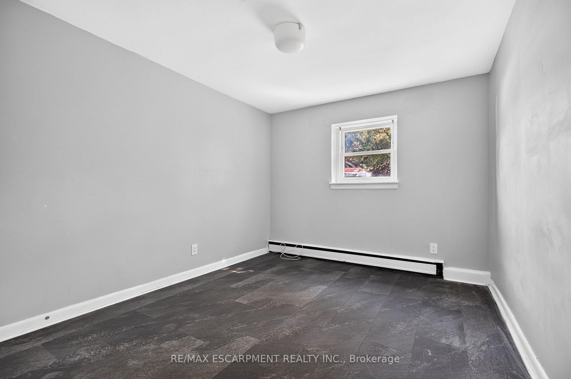 Photo 15 of Unit 1, 3 Applewood Avenue, Hamilton, Stoney Creek — HOMEH