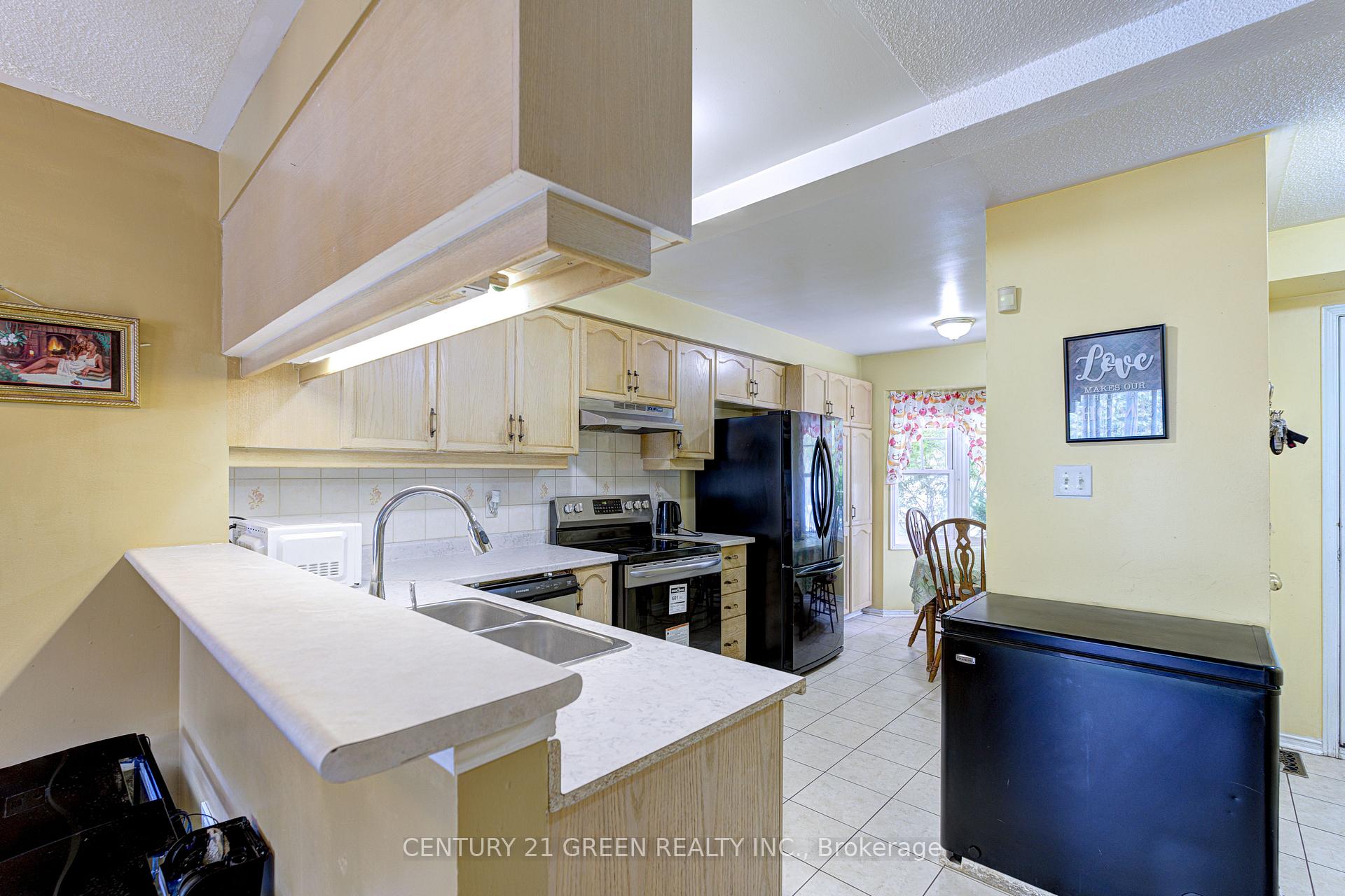 Photo 9 of 3 Desert Sand Drive, Brampton, Sandringham-Wellington — HOMEH