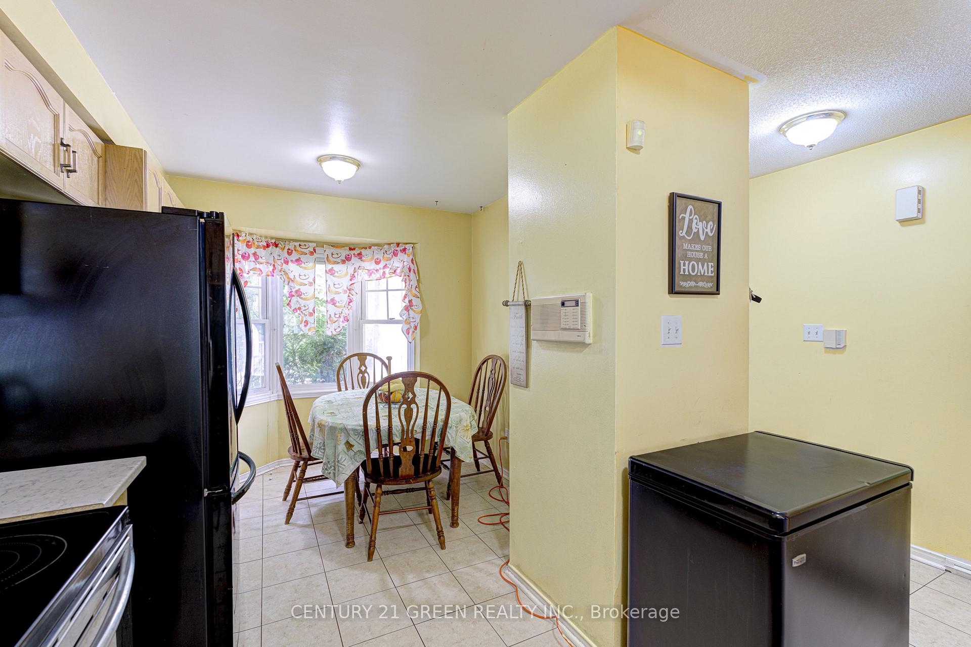 Photo 10 of 3 Desert Sand Drive, Brampton, Sandringham-Wellington — HOMEH