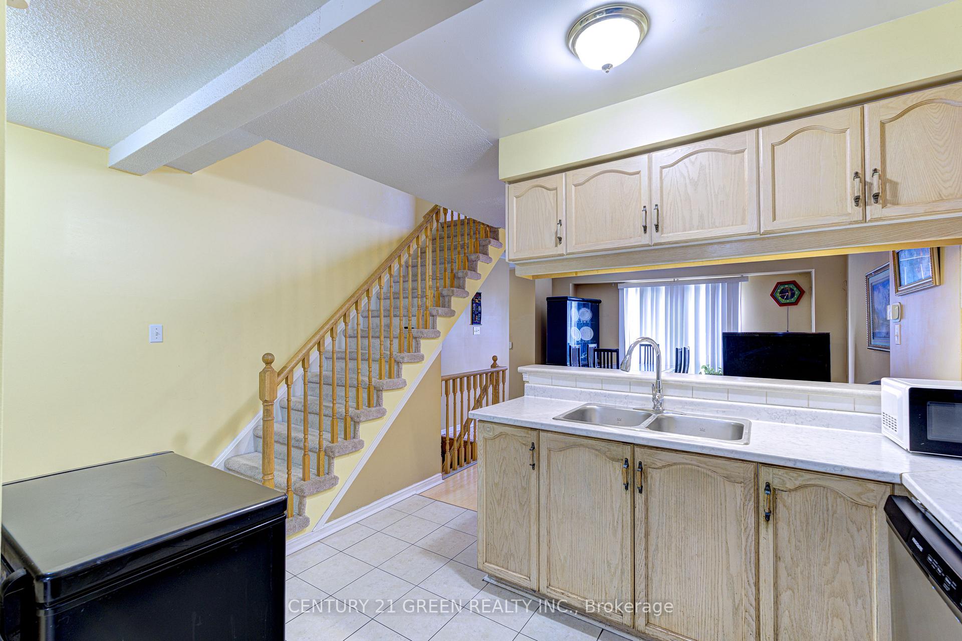 Photo 13 of 3 Desert Sand Drive, Brampton, Sandringham-Wellington — HOMEH