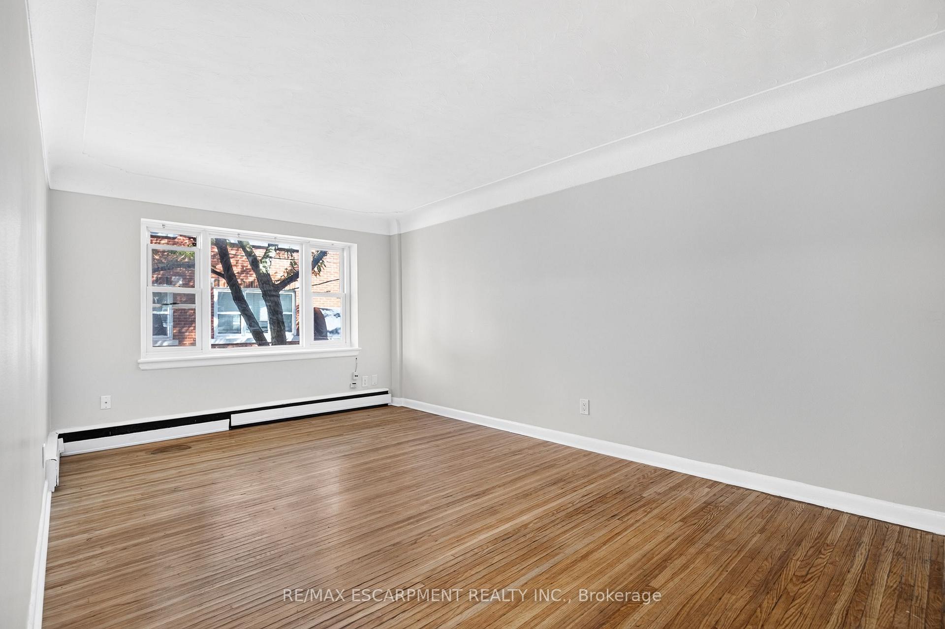 Photo 6 of Unit 3, 3 Applewood Avenue, Hamilton, Stoney Creek — HOMEH