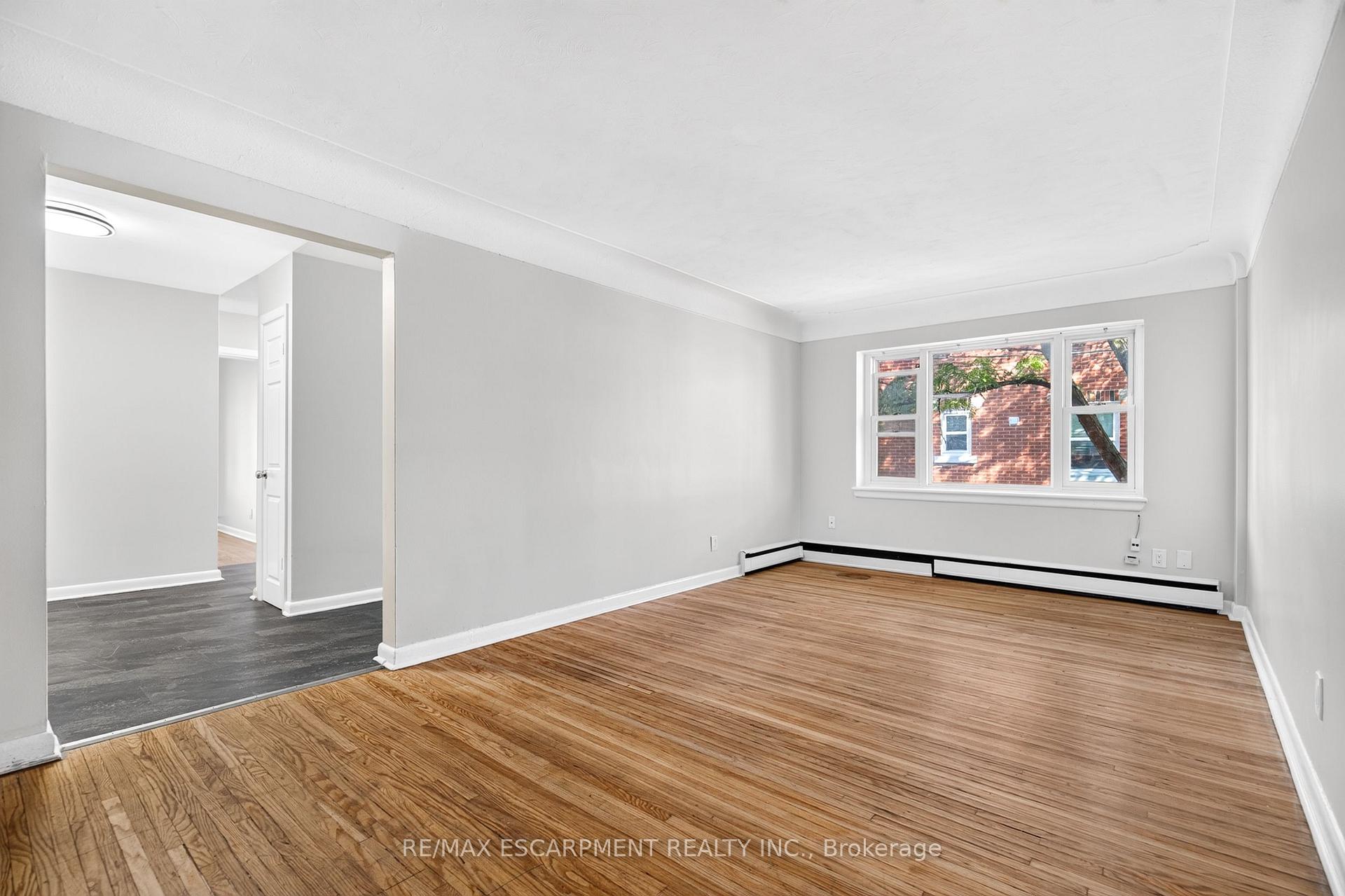 Photo 7 of Unit 3, 3 Applewood Avenue, Hamilton, Stoney Creek — HOMEH