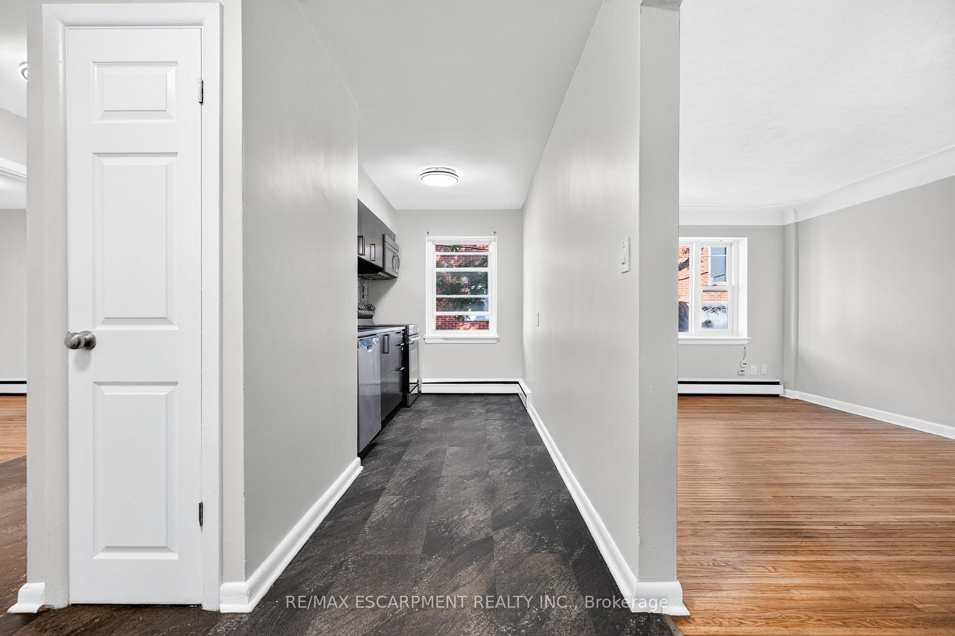 Photo 8 of Unit 3, 3 Applewood Avenue, Hamilton, Stoney Creek — HOMEH