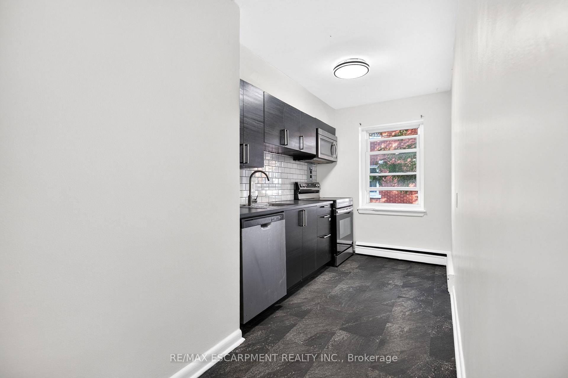 Photo 9 of Unit 3, 3 Applewood Avenue, Hamilton, Stoney Creek — HOMEH
