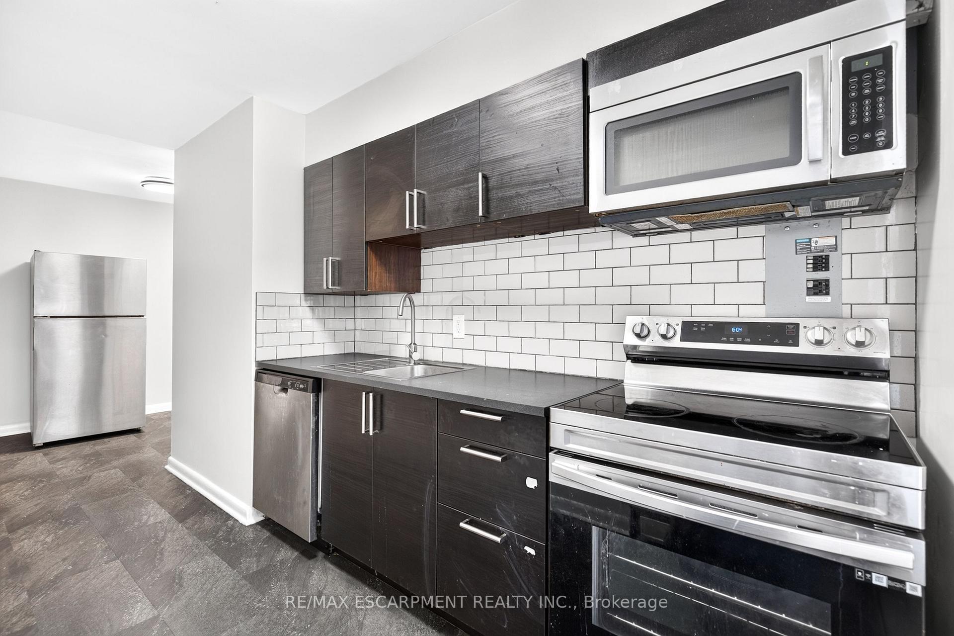 Photo 10 of Unit 3, 3 Applewood Avenue, Hamilton, Stoney Creek — HOMEH