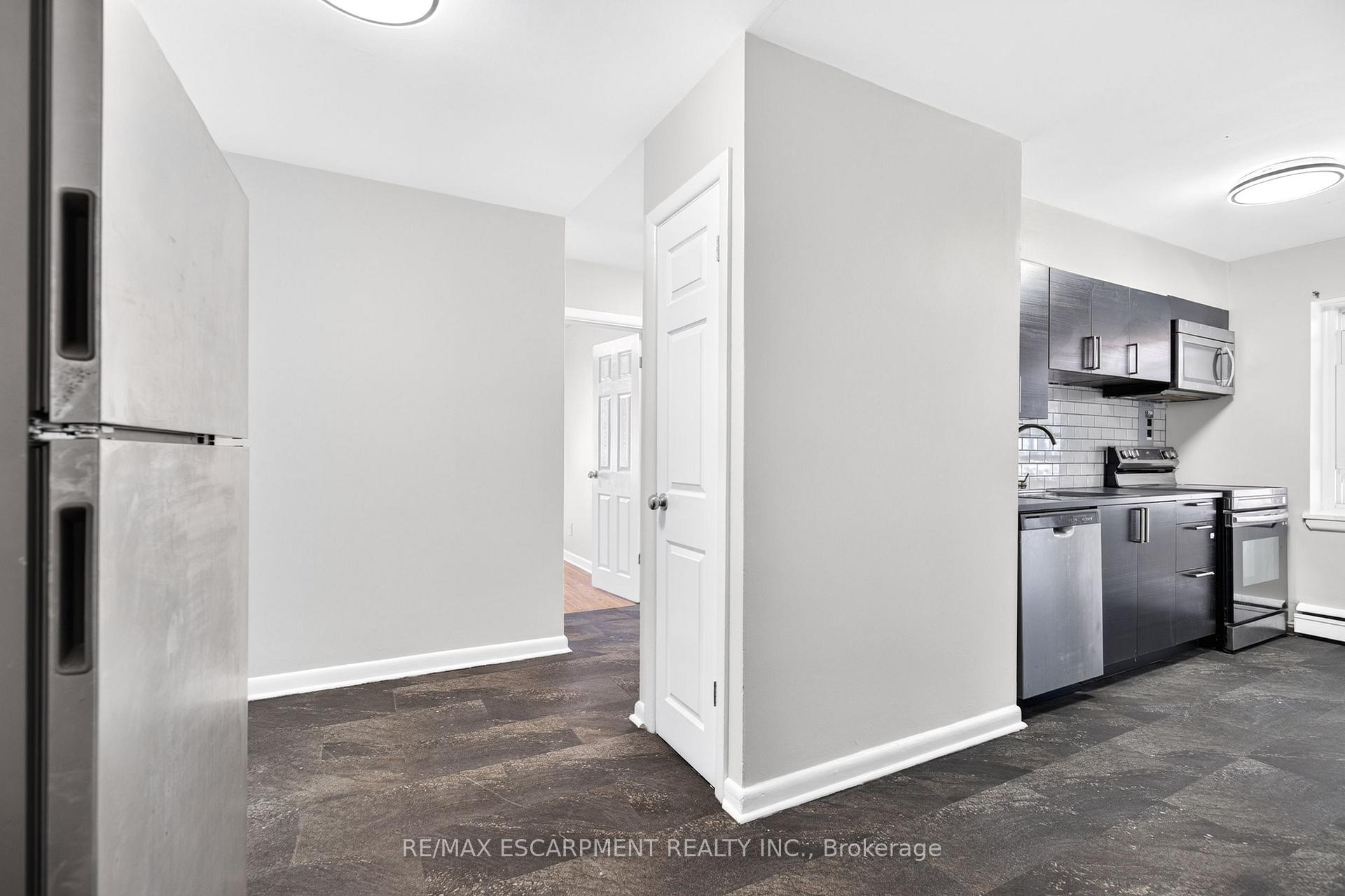 Photo 11 of Unit 3, 3 Applewood Avenue, Hamilton, Stoney Creek — HOMEH