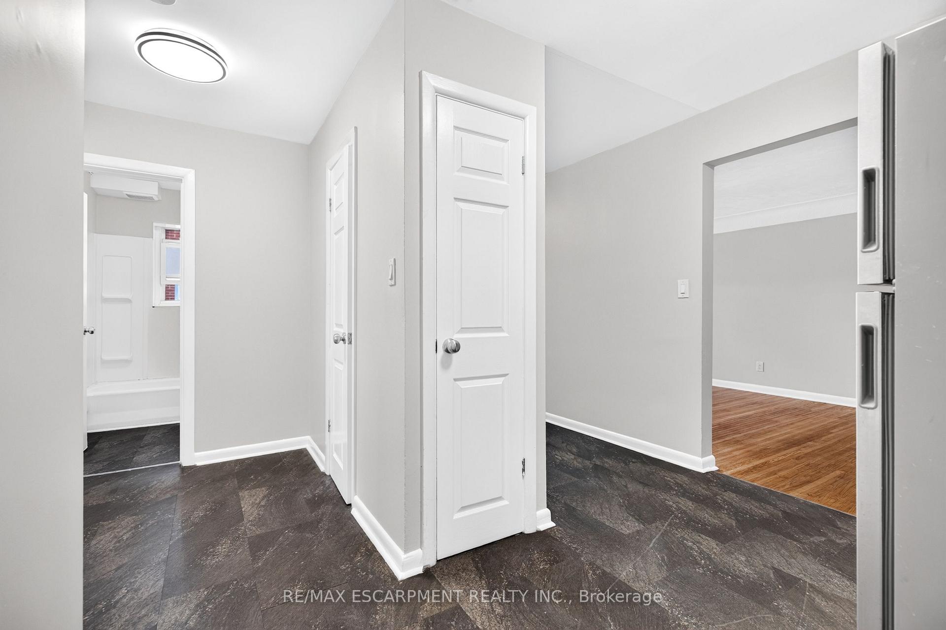 Photo 12 of Unit 3, 3 Applewood Avenue, Hamilton, Stoney Creek — HOMEH