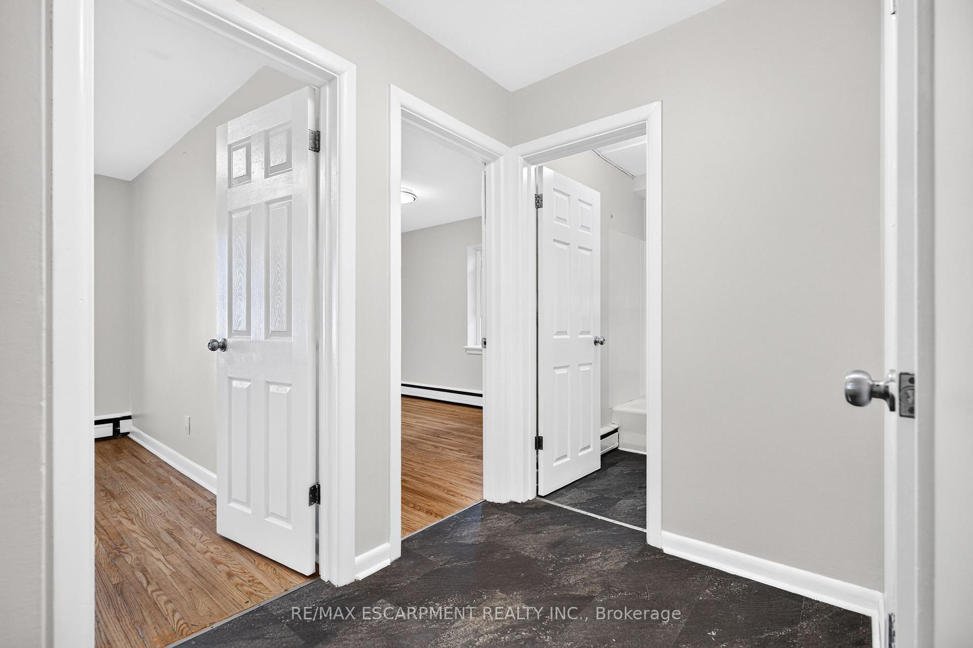 Photo 13 of Unit 3, 3 Applewood Avenue, Hamilton, Stoney Creek — HOMEH