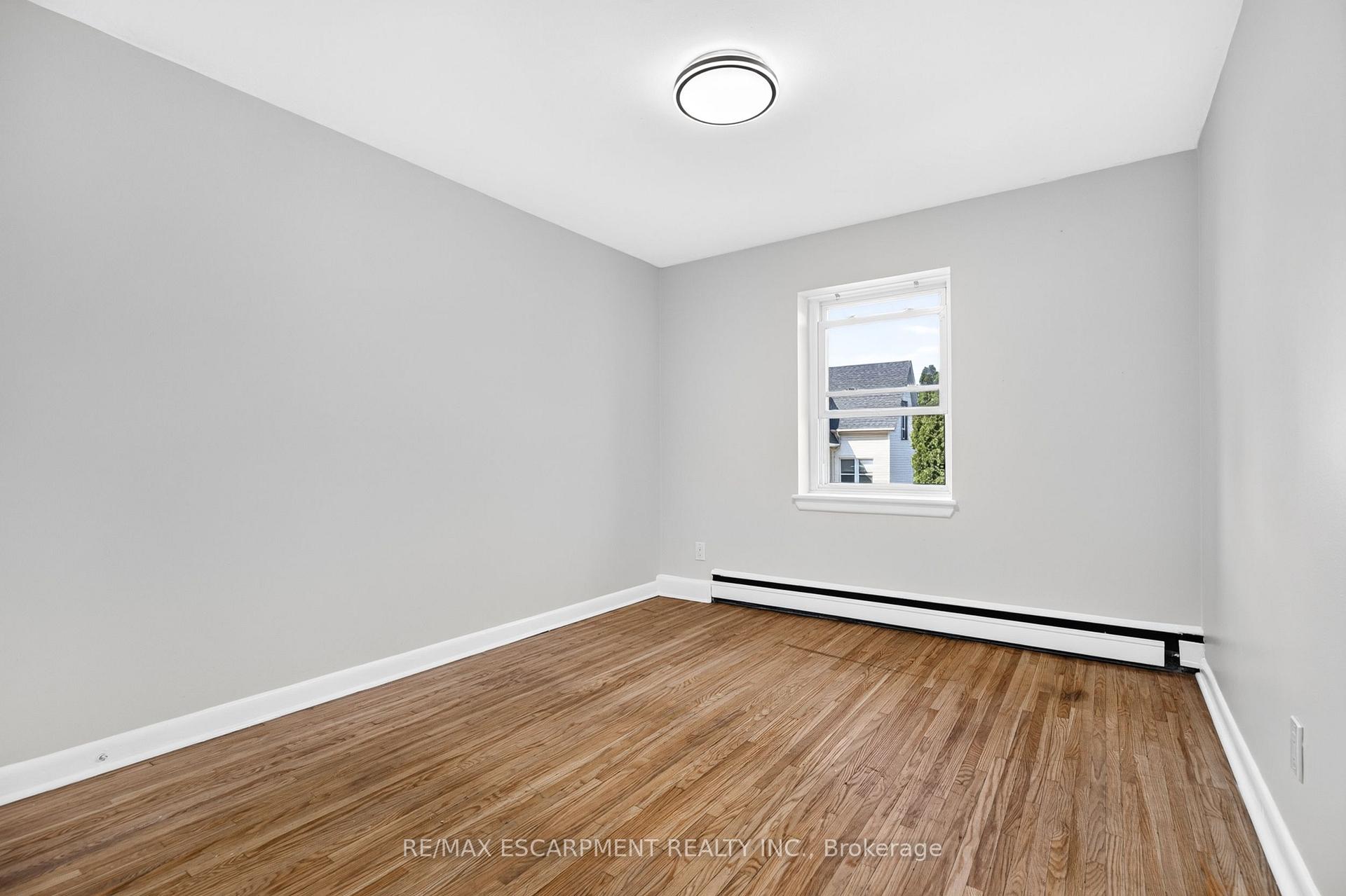 Photo 14 of Unit 3, 3 Applewood Avenue, Hamilton, Stoney Creek — HOMEH