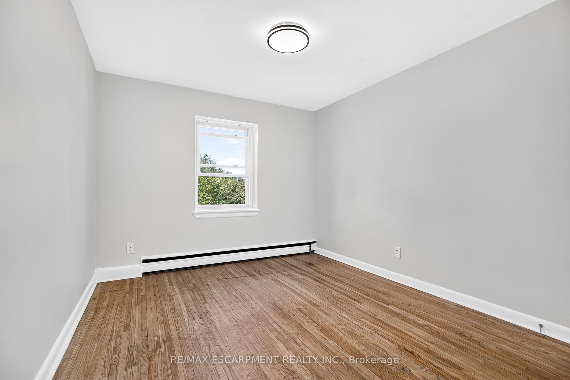 Photo 15 of Unit 3, 3 Applewood Avenue, Hamilton, Stoney Creek — HOMEH