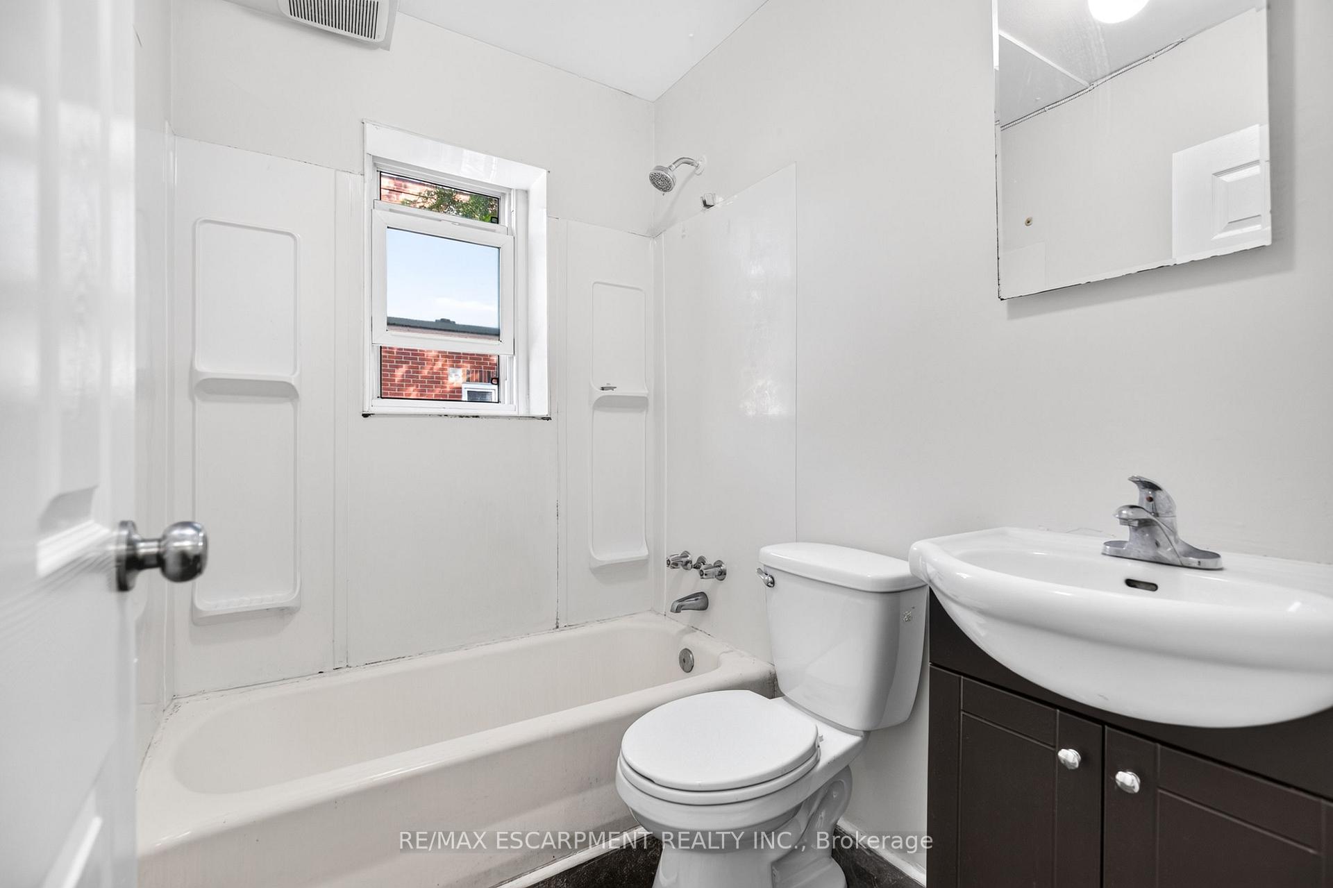 Photo 21 of Unit 3, 3 Applewood Avenue, Hamilton, Stoney Creek — HOMEH