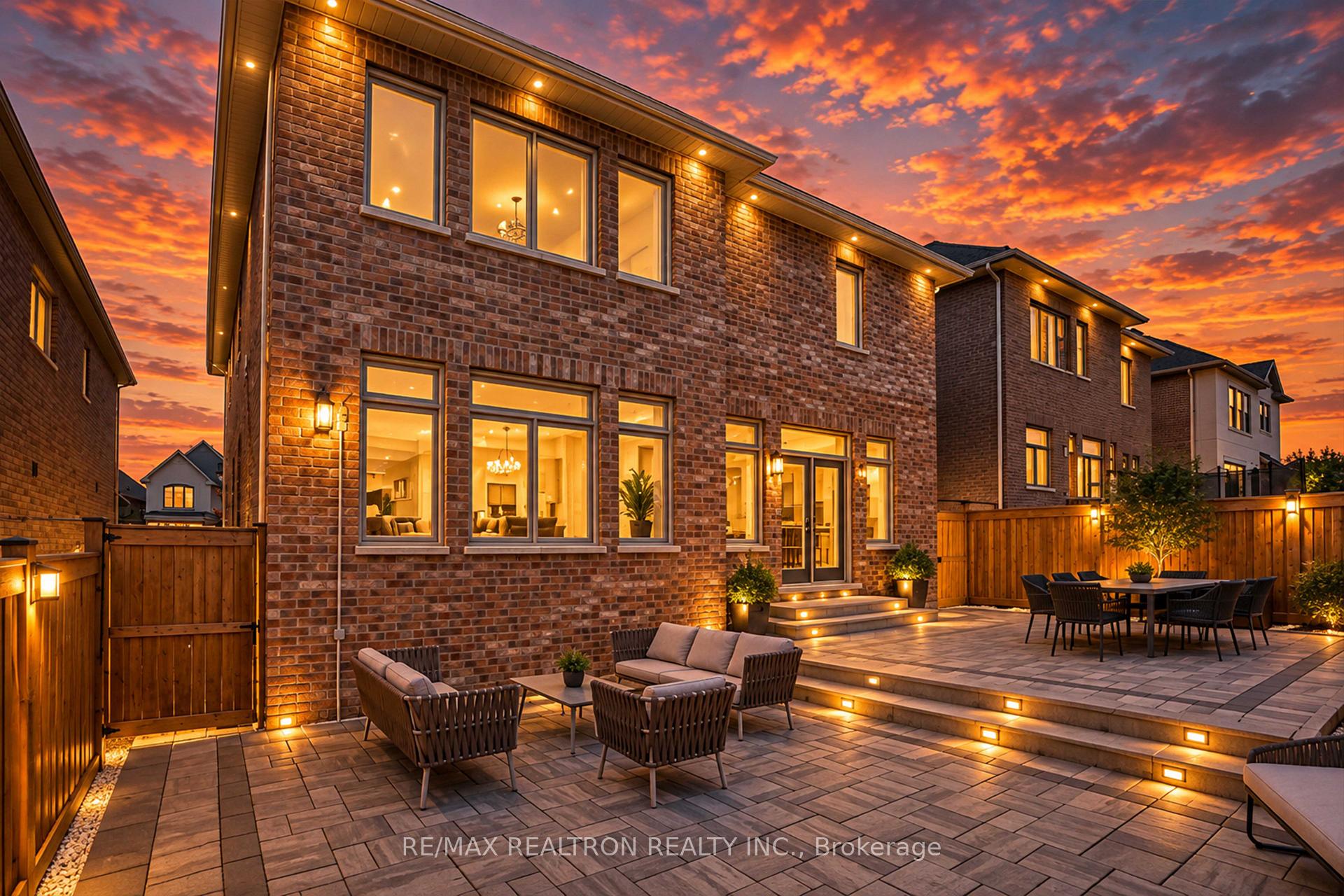Photo 3 of 20 Tesla Crescent, East Gwillimbury, Holland Landing — HOMEH