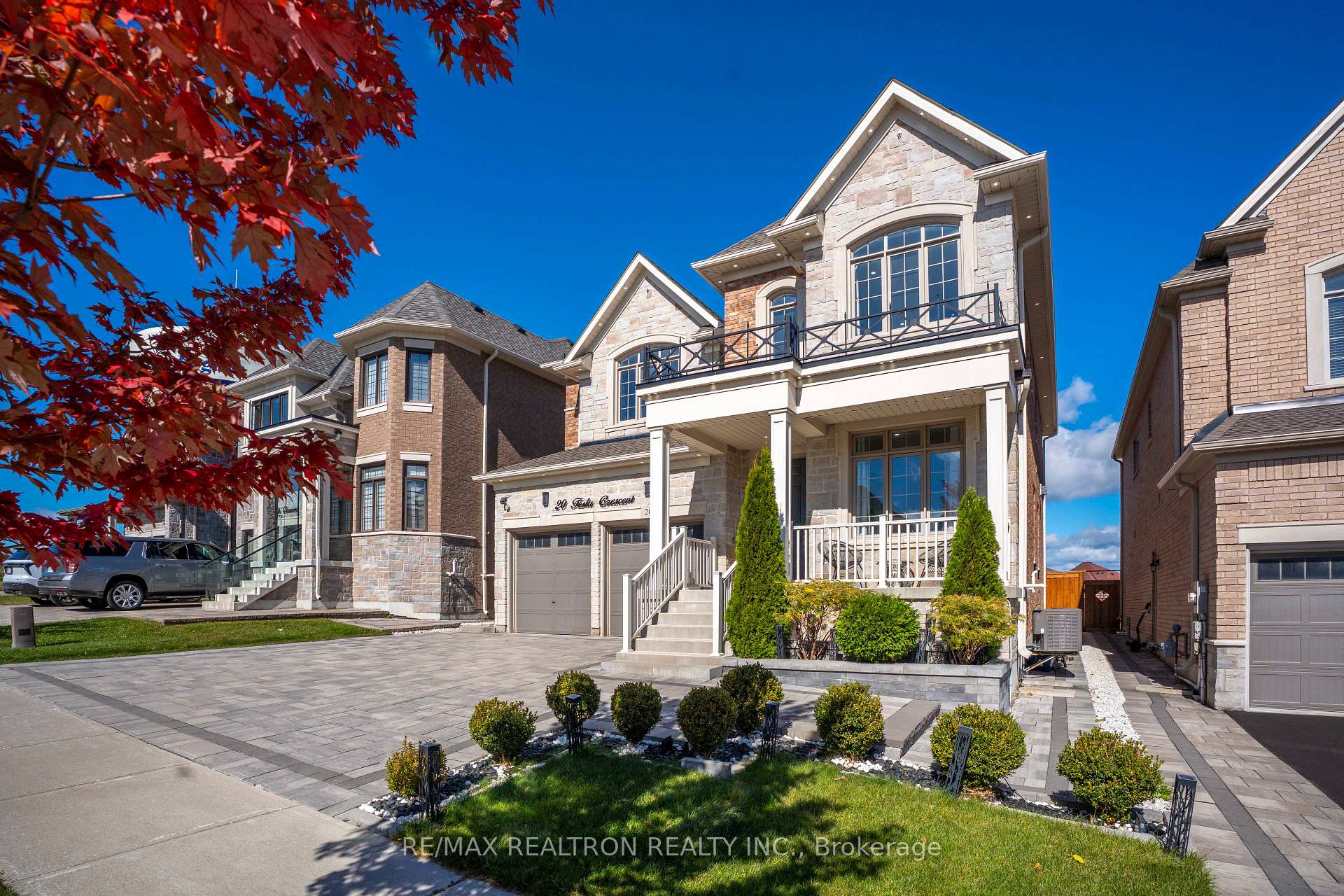 Photo 6 of 20 Tesla Crescent, East Gwillimbury, Holland Landing — HOMEH