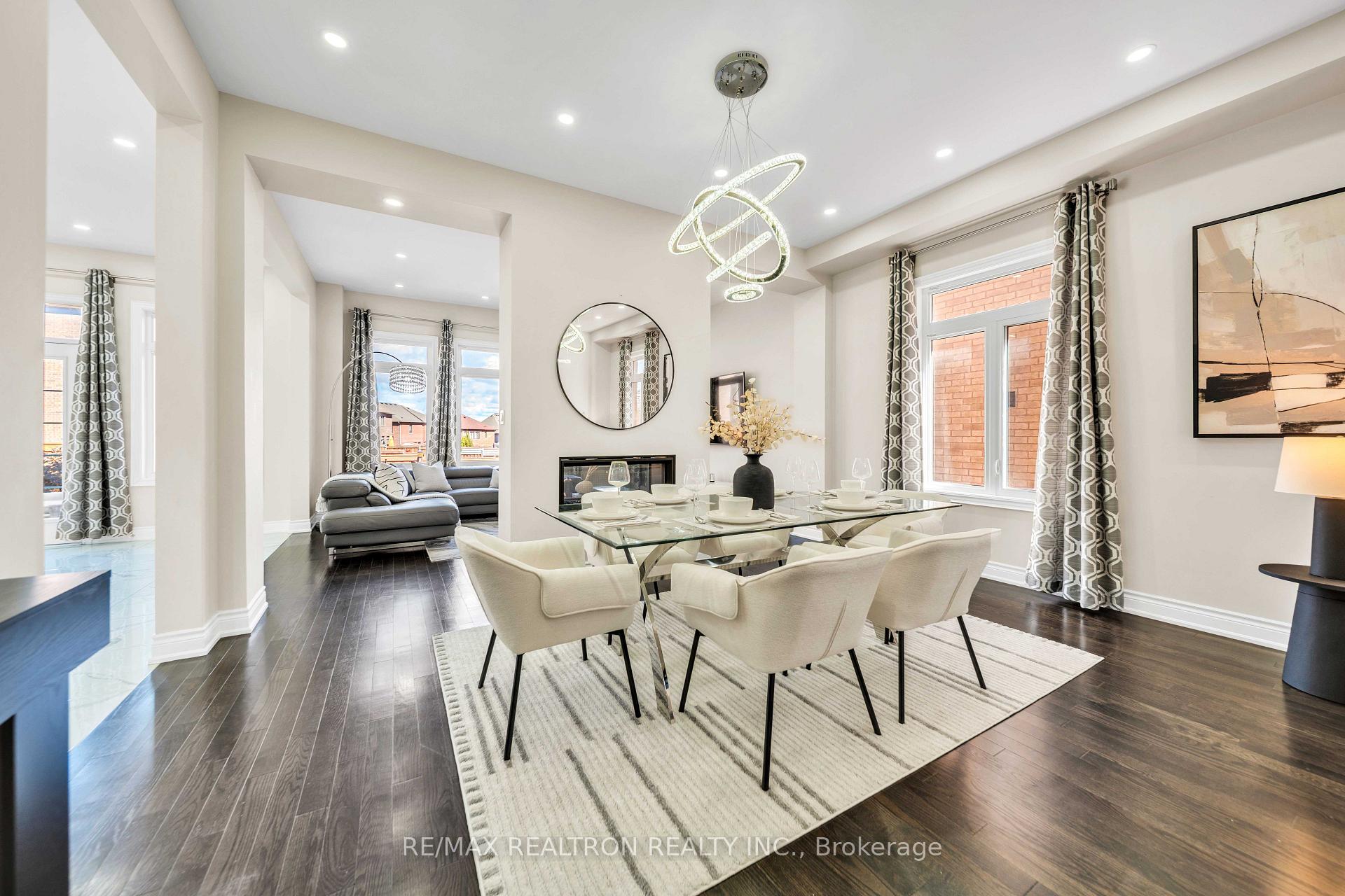 Photo 10 of 20 Tesla Crescent, East Gwillimbury, Holland Landing — HOMEH