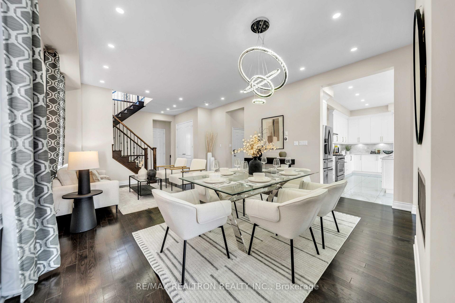 Photo 12 of 20 Tesla Crescent, East Gwillimbury, Holland Landing — HOMEH