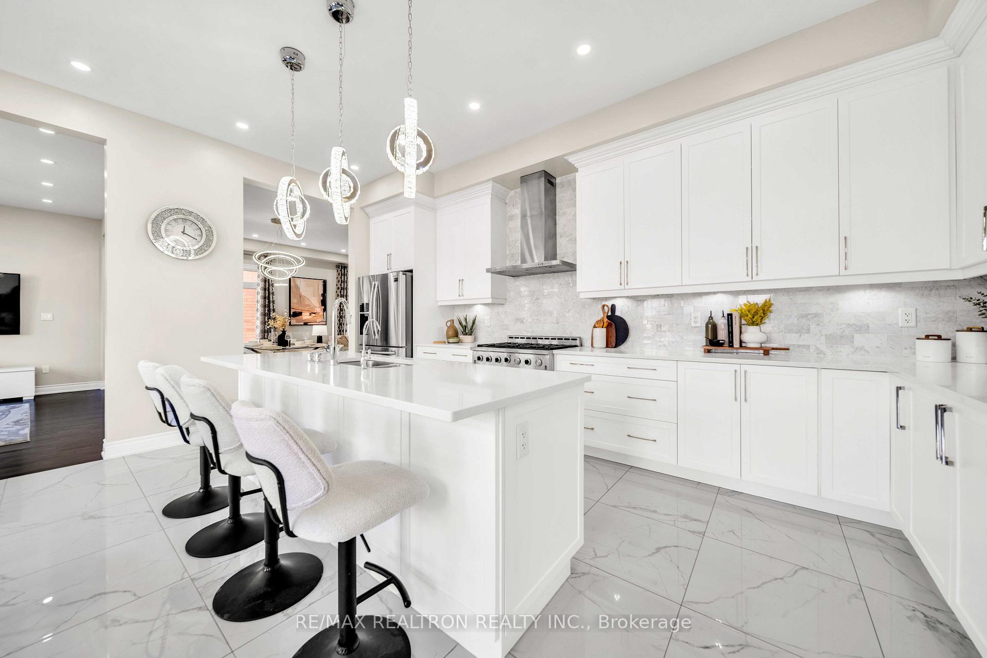 Photo 20 of 20 Tesla Crescent, East Gwillimbury, Holland Landing — HOMEH