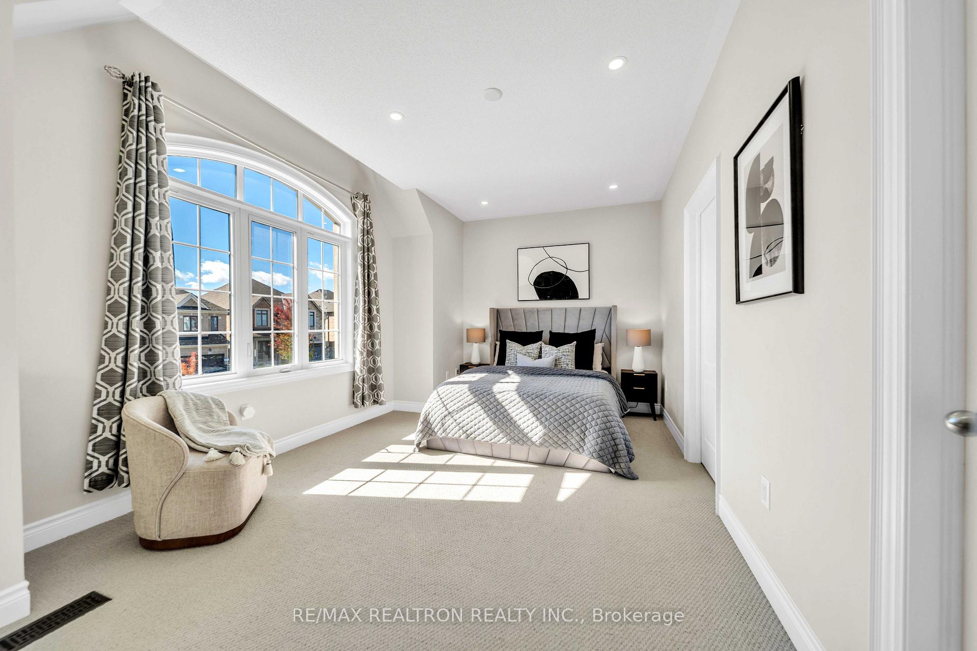 Photo 33 of 20 Tesla Crescent, East Gwillimbury, Holland Landing — HOMEH