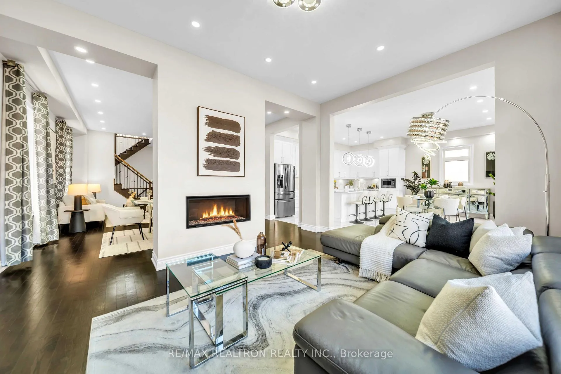 Photo 15 of 20 Tesla Crescent, East Gwillimbury, Holland Landing — HOMEH