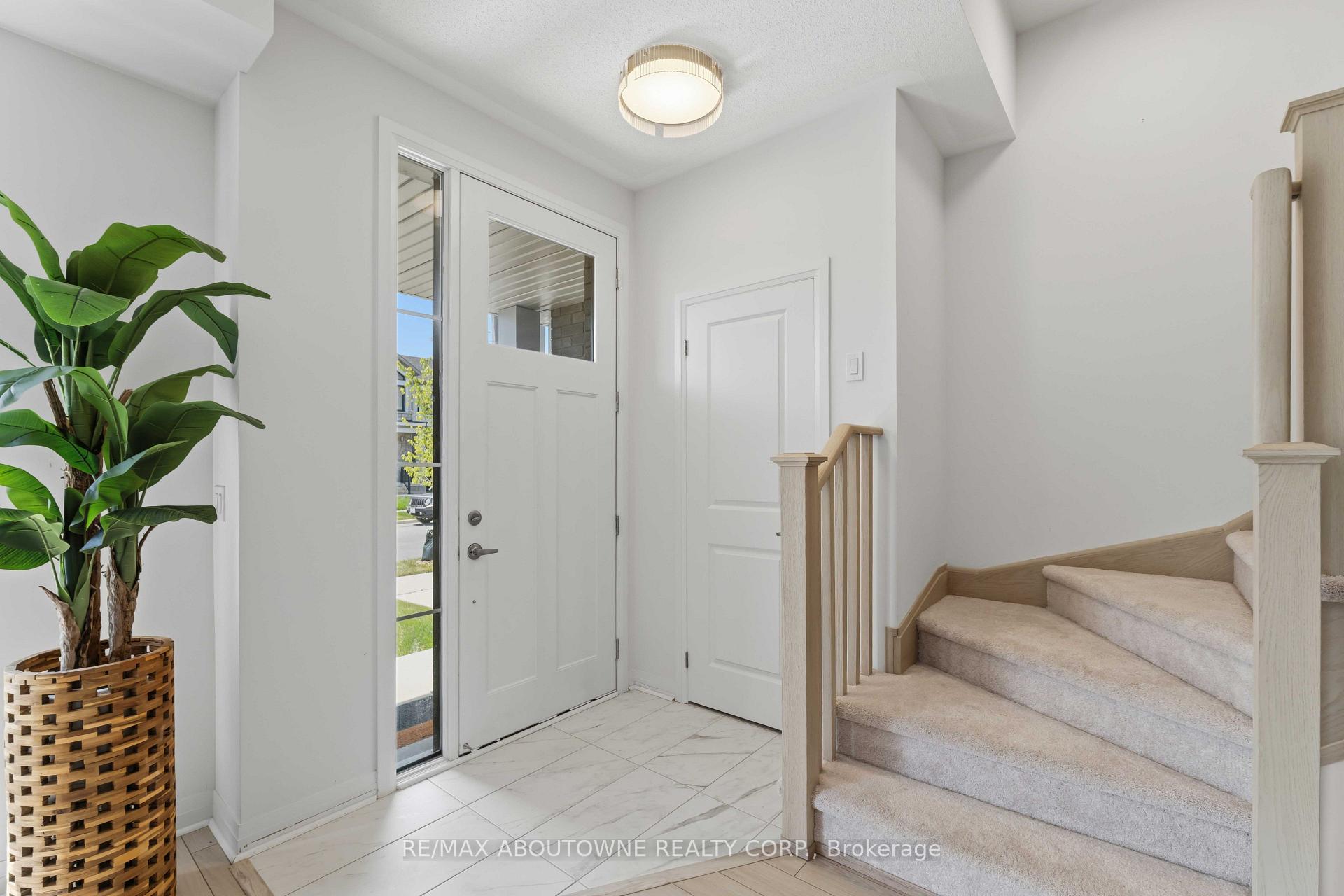 Photo 3 of 170 Spitfire Drive, Hamilton, Mount Hope — HOMEH