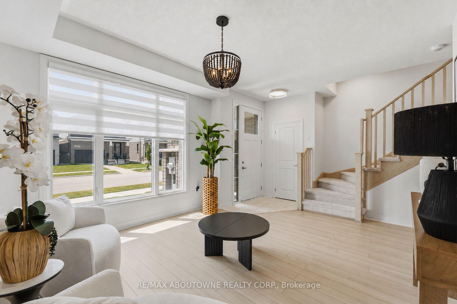 Photo 5 of 170 Spitfire Drive, Hamilton, Mount Hope — HOMEH