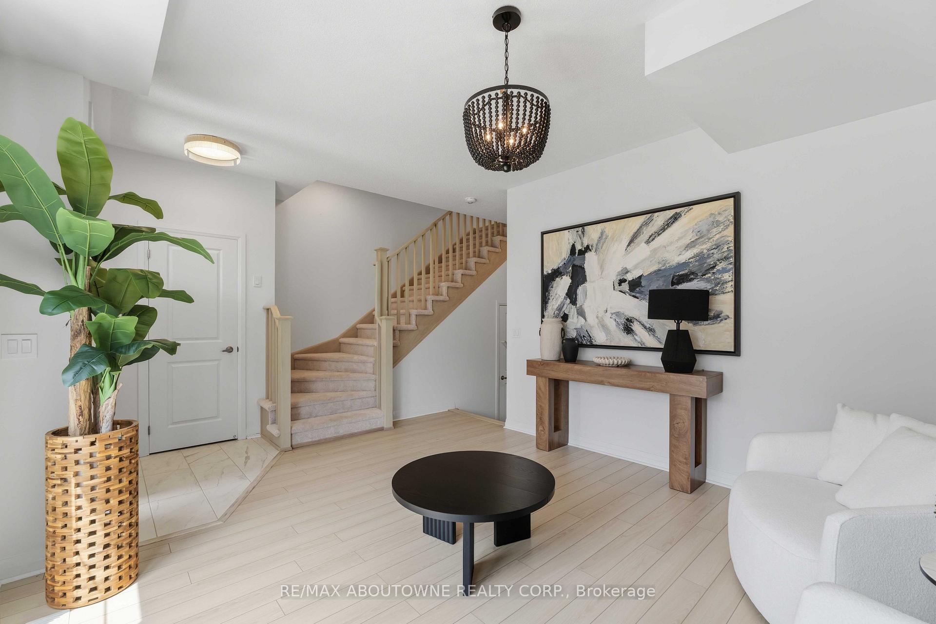 Photo 6 of 170 Spitfire Drive, Hamilton, Mount Hope — HOMEH