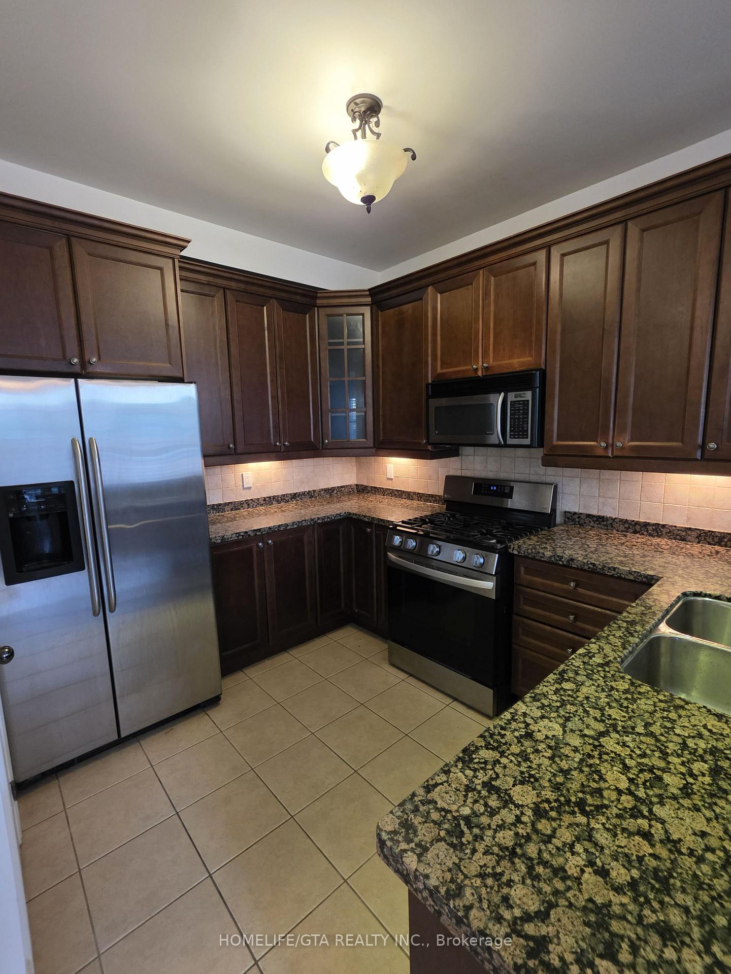 Photo 9 of 591 Oxbow Crescent, Oshawa, Eastdale — HOMEH