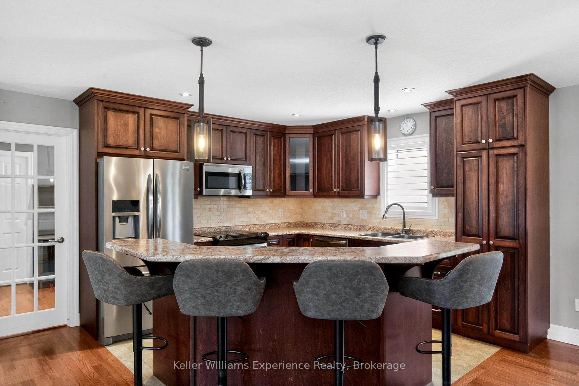 Photo 12 of 22 Grew Crescent, Penetanguishene — HOMEH