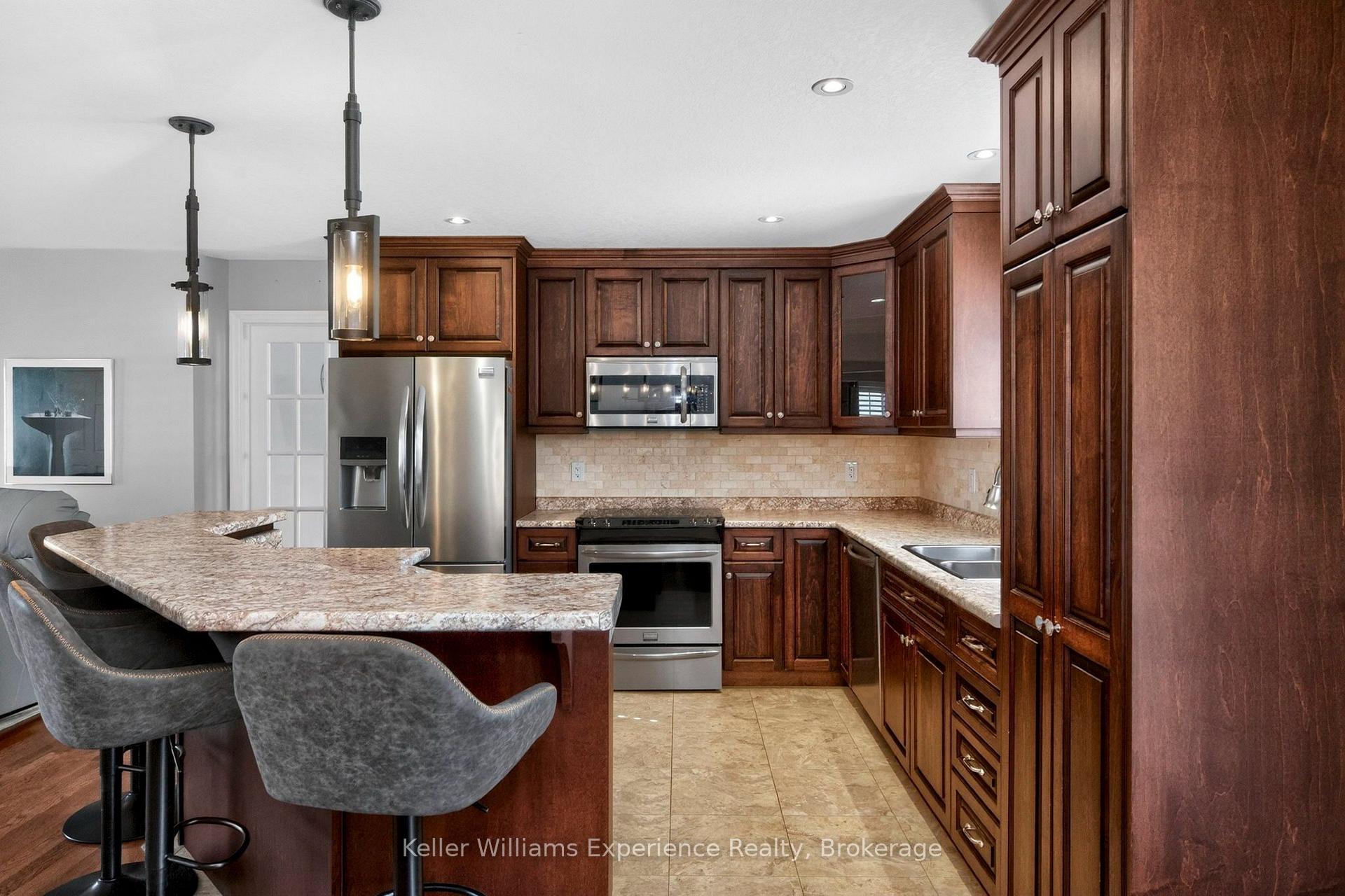 Photo 14 of 22 Grew Crescent, Penetanguishene — HOMEH