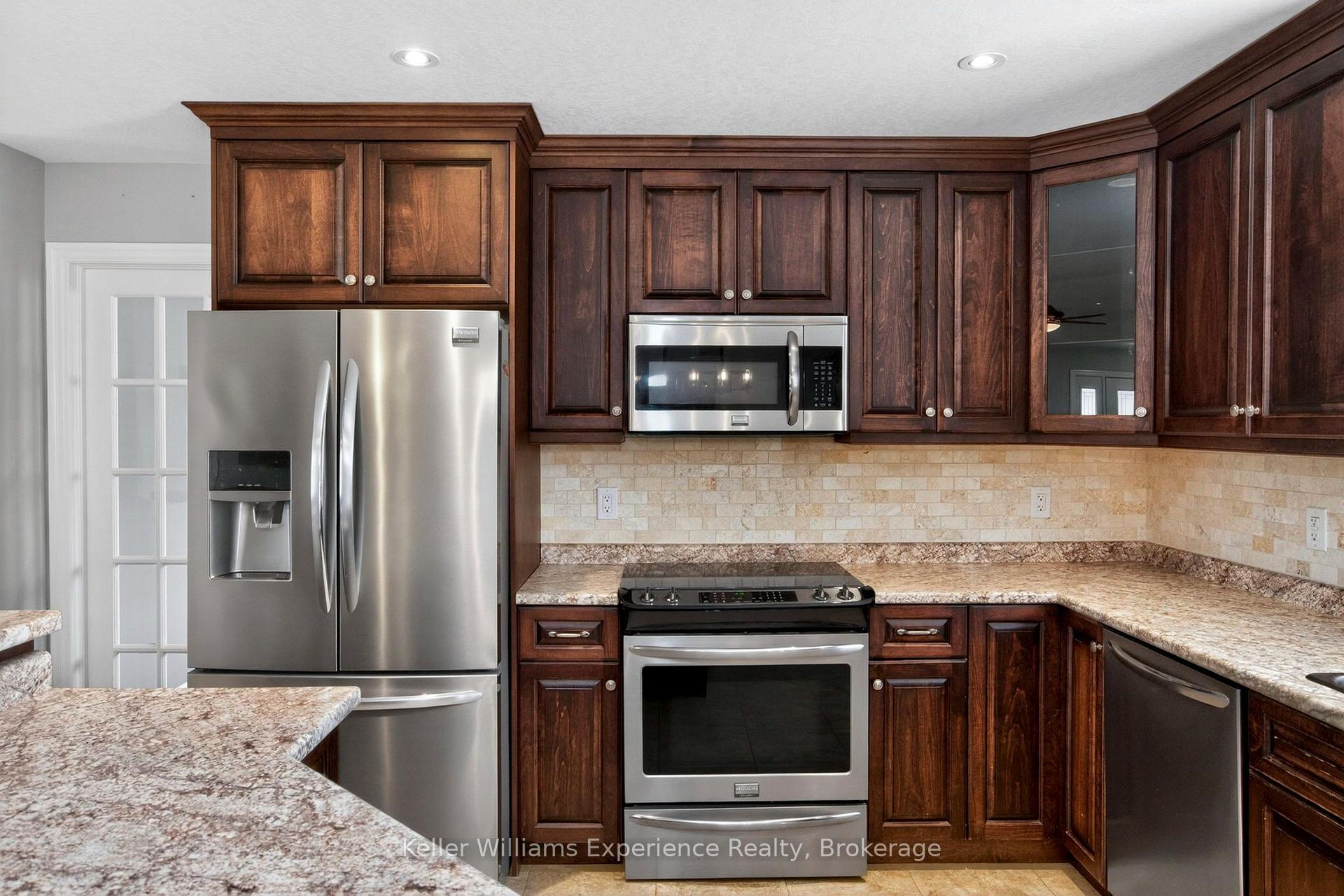 Photo 16 of 22 Grew Crescent, Penetanguishene — HOMEH