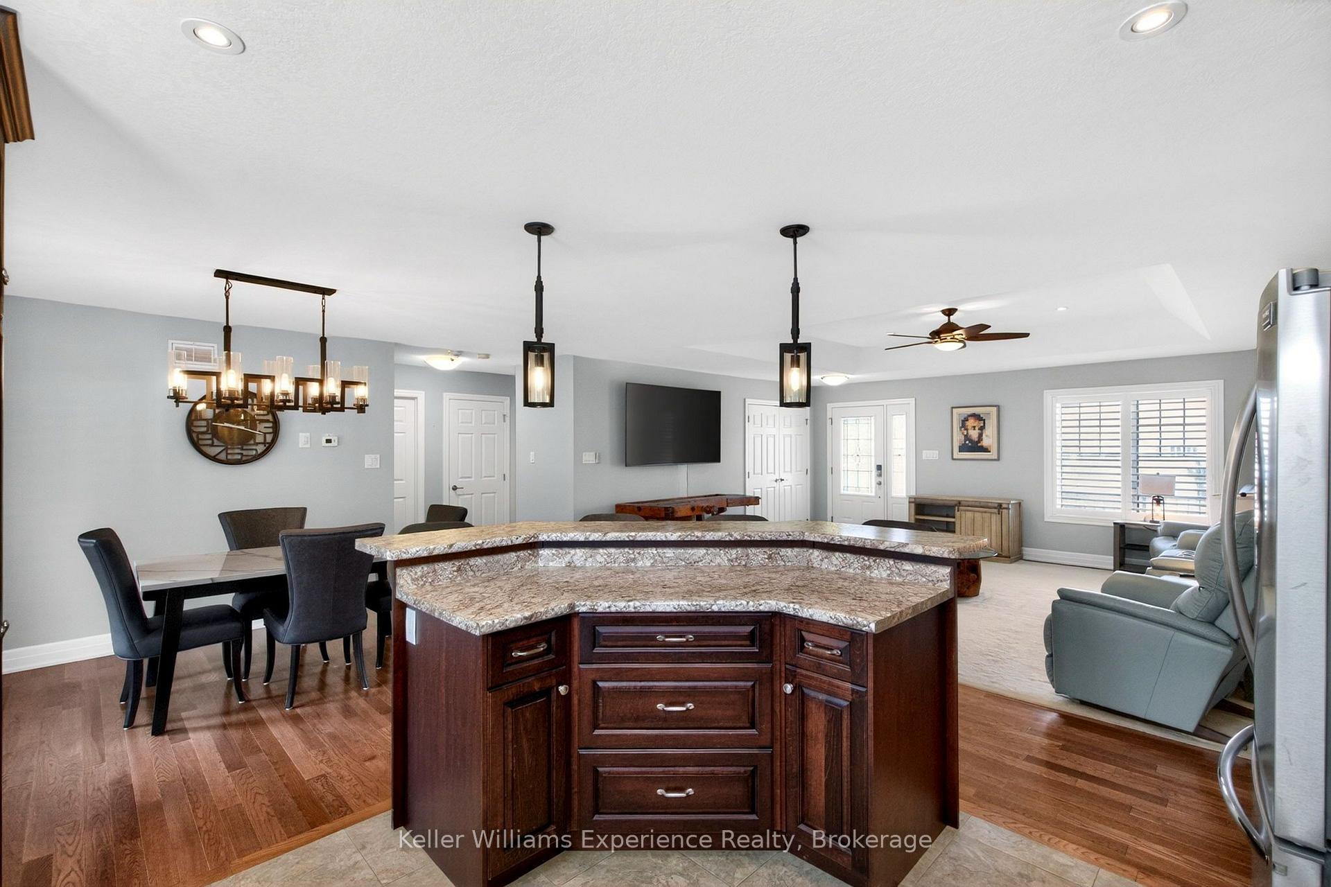 Photo 17 of 22 Grew Crescent, Penetanguishene — HOMEH