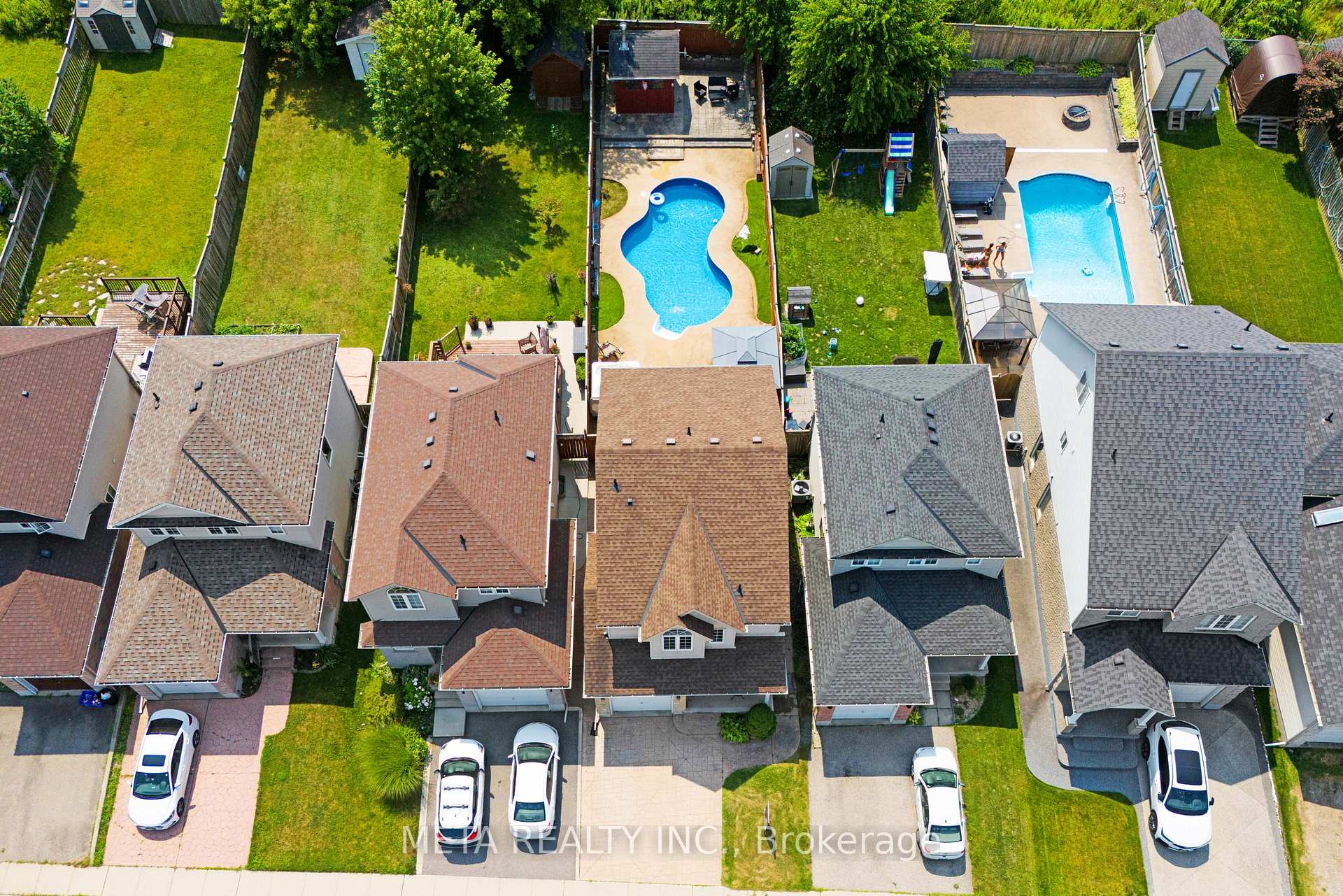 Photo 5 of 497 Langlaw Drive, Cambridge, Christopher-Champlain — HOMEH