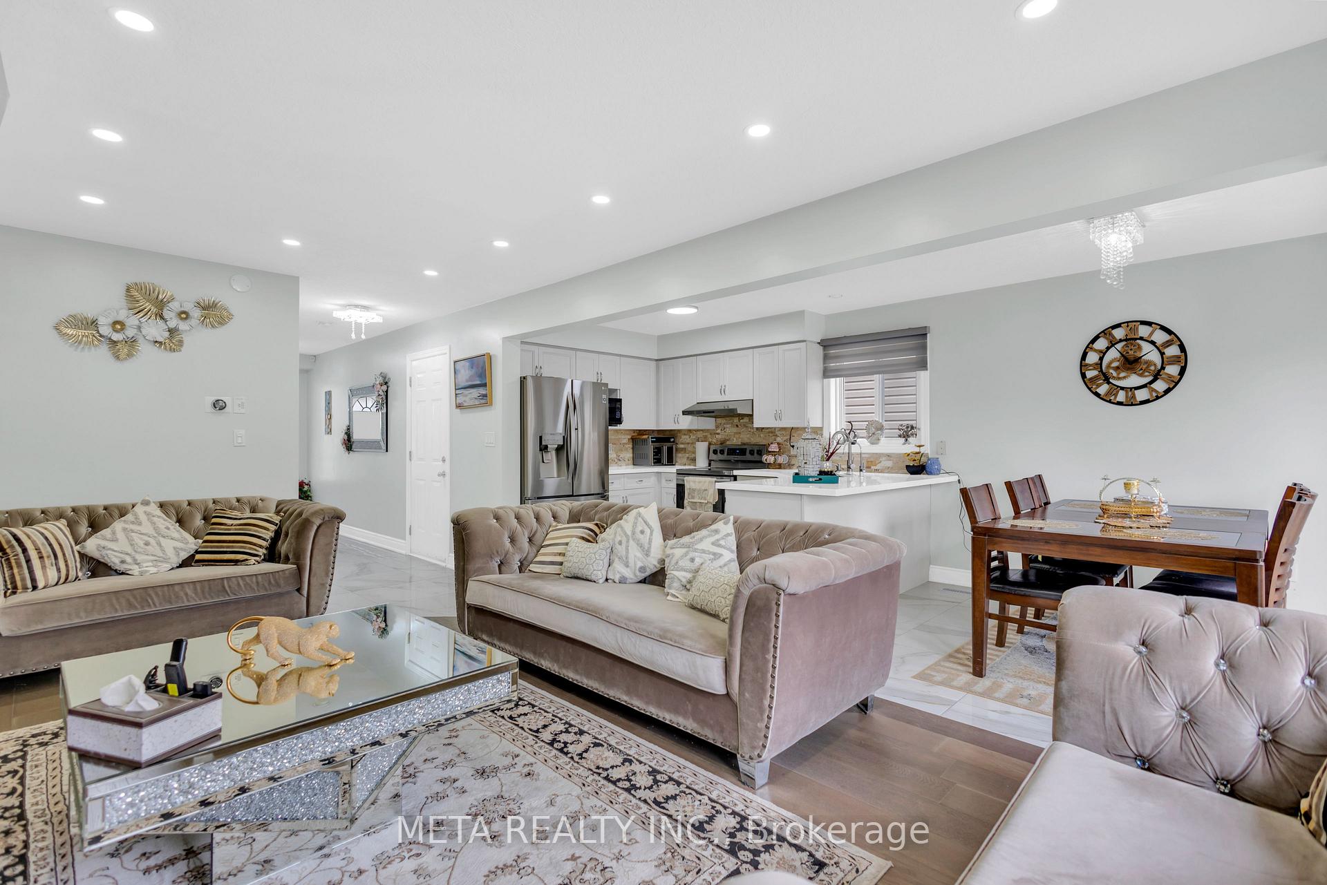 Photo 12 of 497 Langlaw Drive, Cambridge, Christopher-Champlain — HOMEH