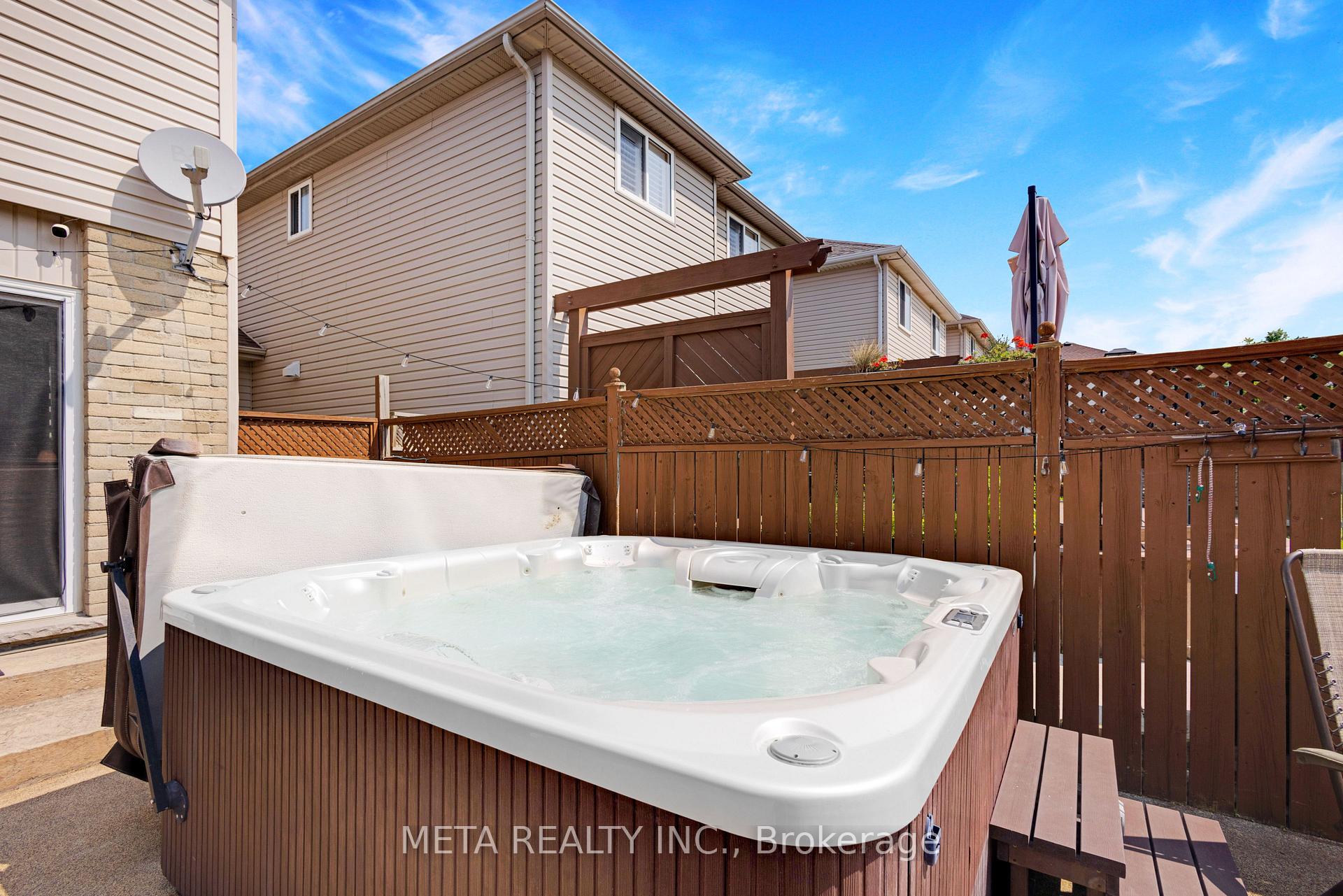 Photo 35 of 497 Langlaw Drive, Cambridge, Christopher-Champlain — HOMEH