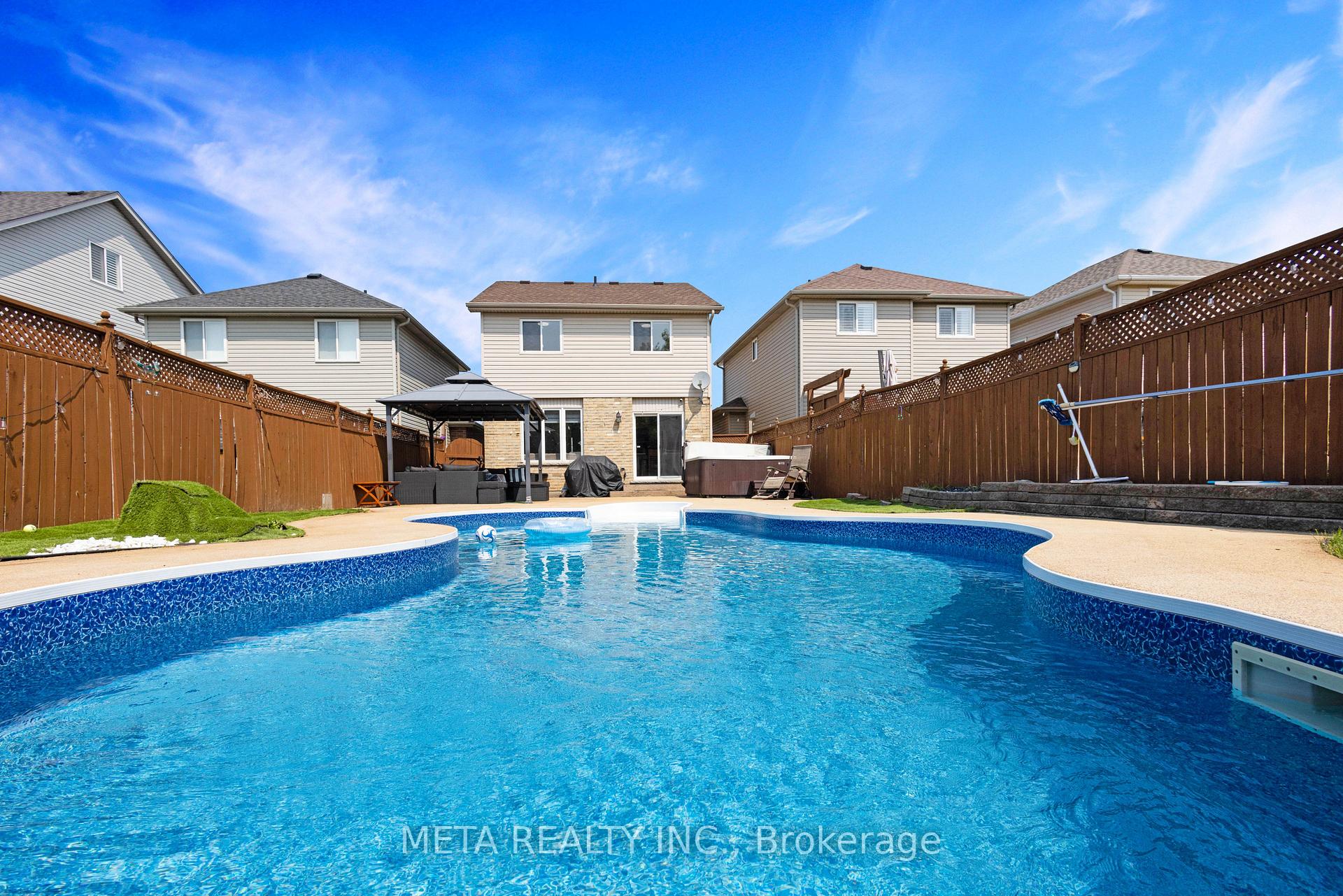 Photo 37 of 497 Langlaw Drive, Cambridge, Christopher-Champlain — HOMEH