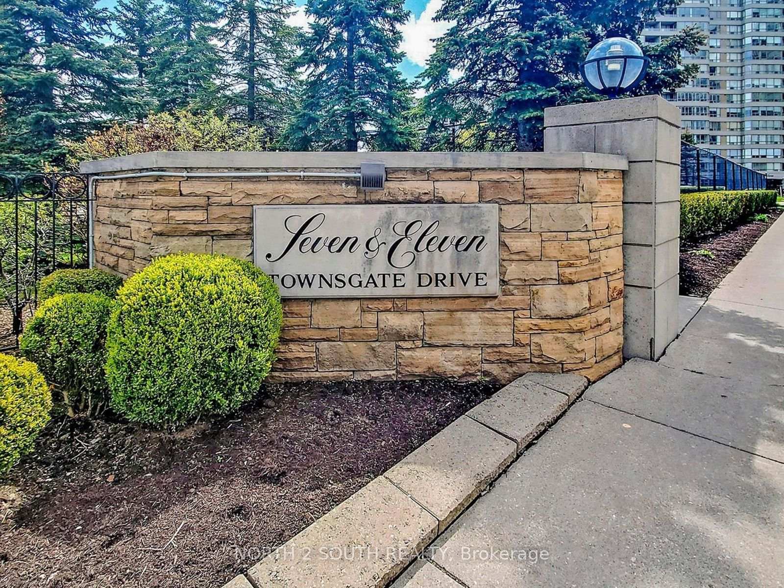 Photo 6 of Unit 401, 11 Townsgate Drive, Vaughan, Crestwood-Springfarm-Yorkhill — HOMEH