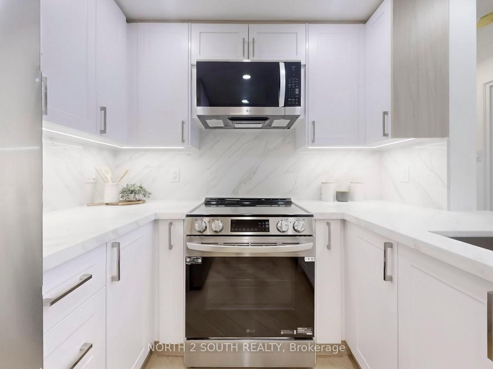 Photo 11 of Unit 401, 11 Townsgate Drive, Vaughan, Crestwood-Springfarm-Yorkhill — HOMEH