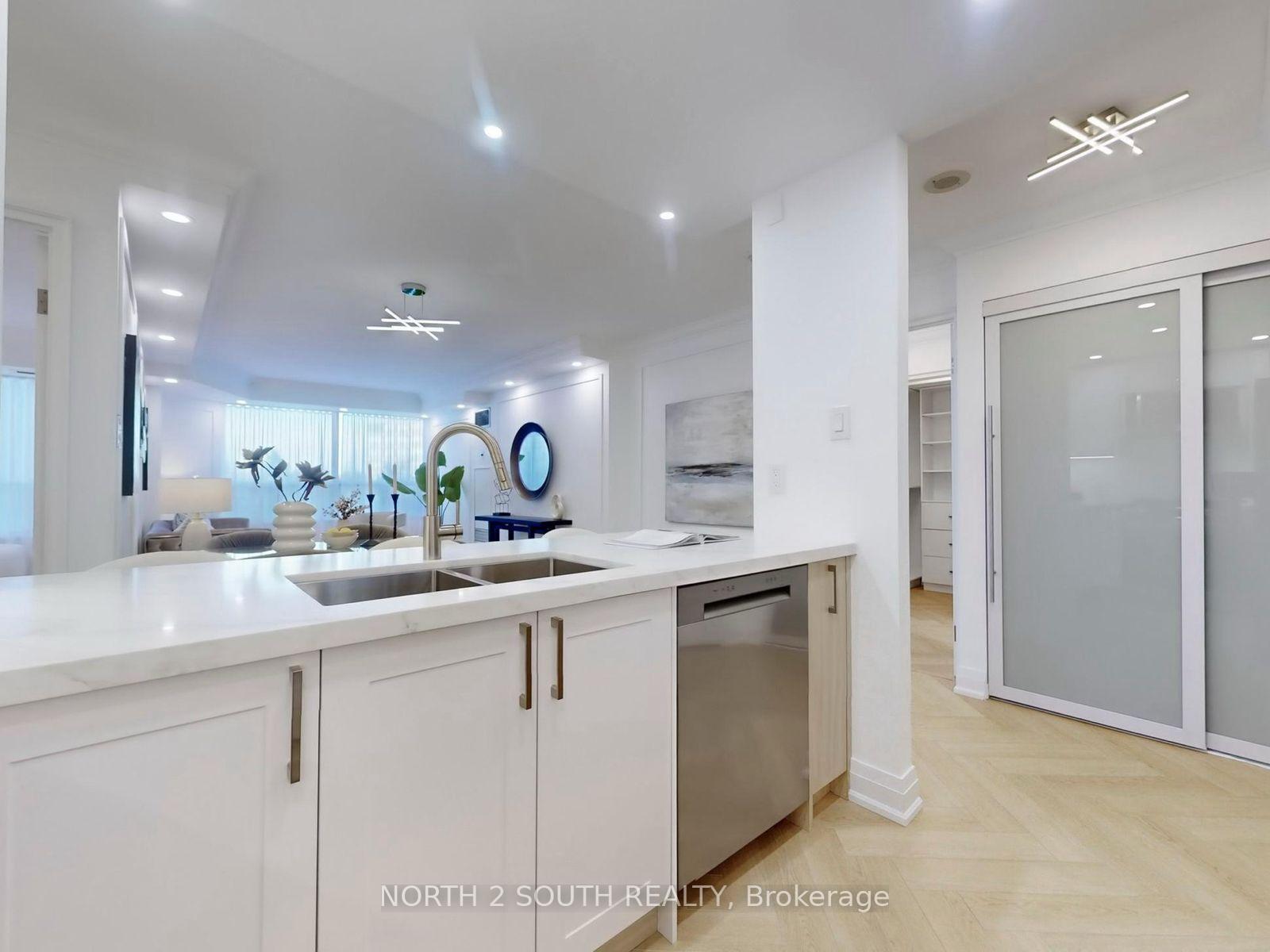 Photo 10 of Unit 401, 11 Townsgate Drive, Vaughan, Crestwood-Springfarm-Yorkhill — HOMEH