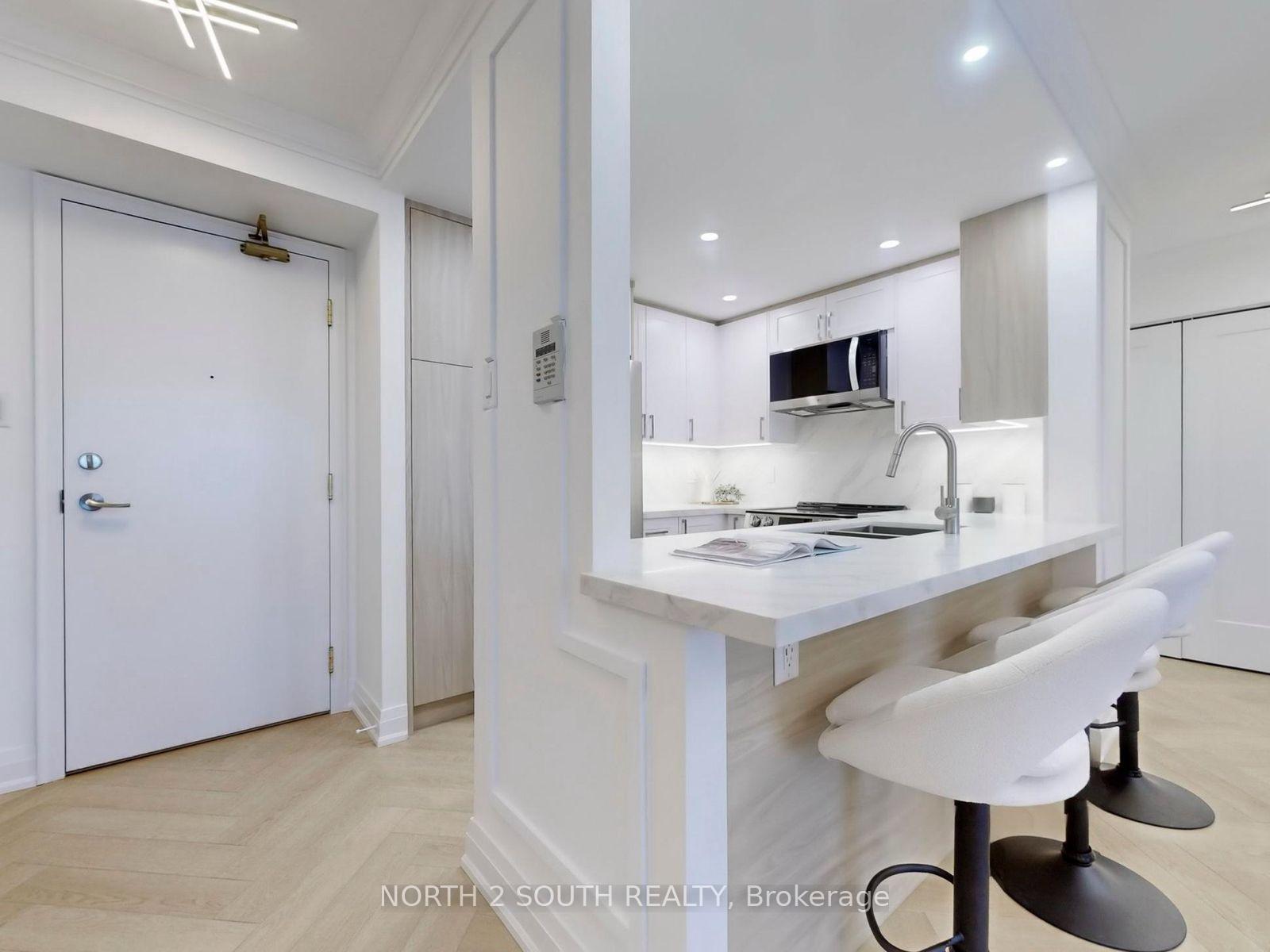 Photo 12 of Unit 401, 11 Townsgate Drive, Vaughan, Crestwood-Springfarm-Yorkhill — HOMEH